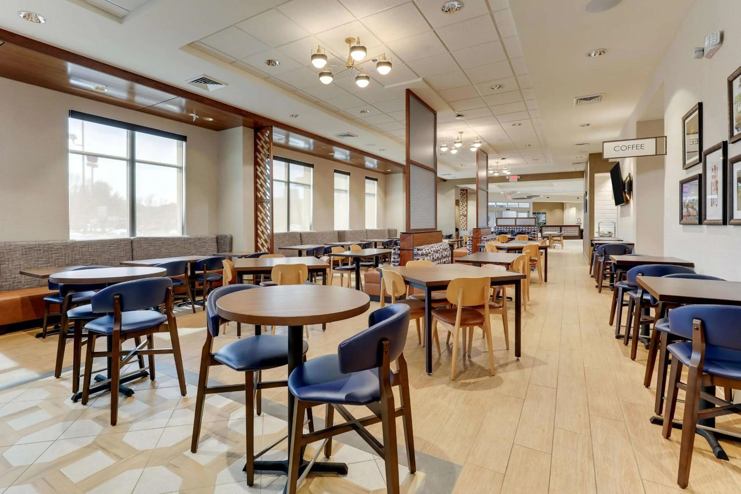 Breakfast in Drury Plaza Hotel Tallahassee