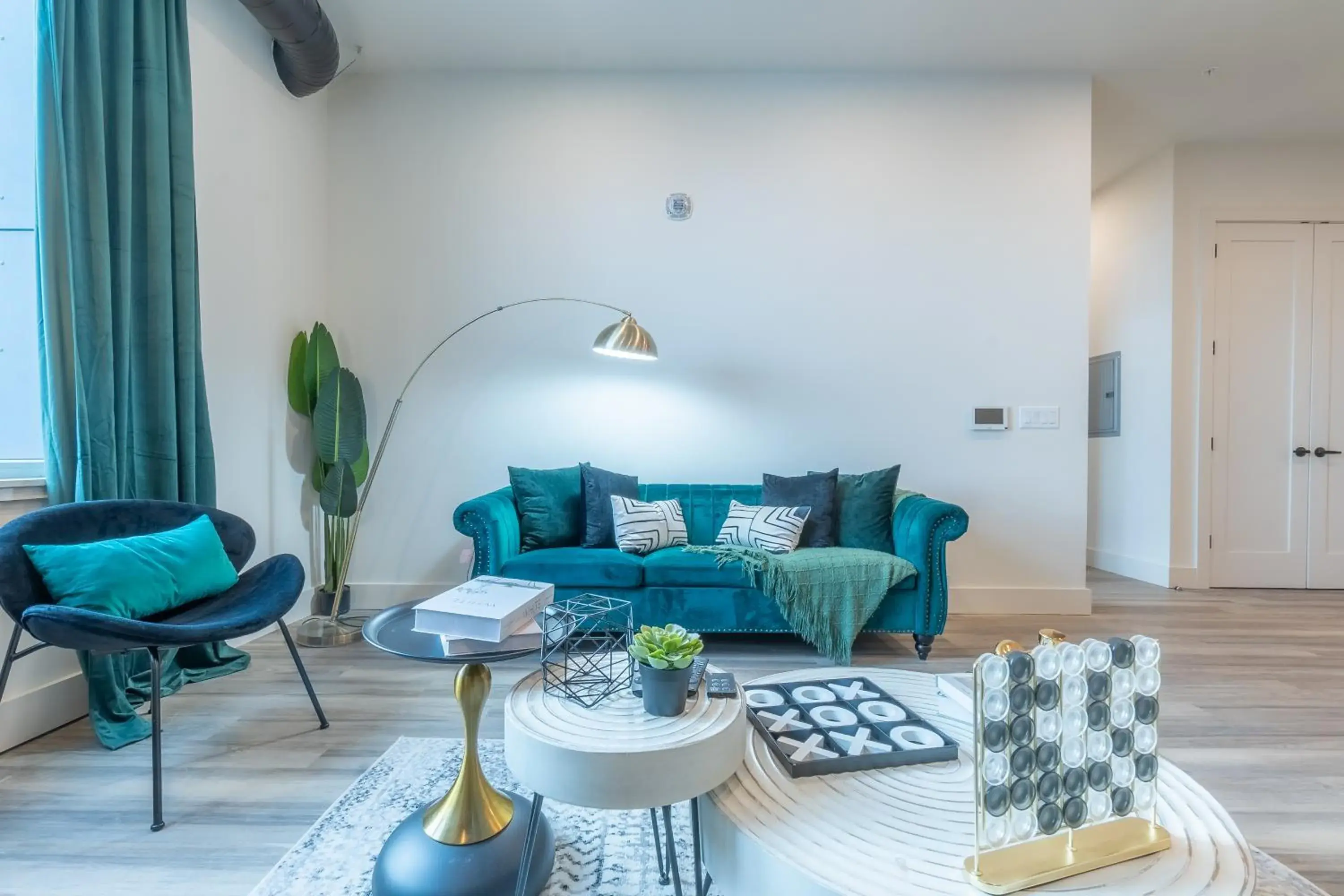 Emerald Escape, Free Parking, 2 Bath, Sleeps 8 Near American Dream and The Airport, King Bed and 2 Queen Beds, Washer and Dryer Emerald Escape, Free Parking, 2 Bath, Sleeps 8 Near American Dream and The Airport, King Bed and 2 Queen Beds, Washer and Dryer