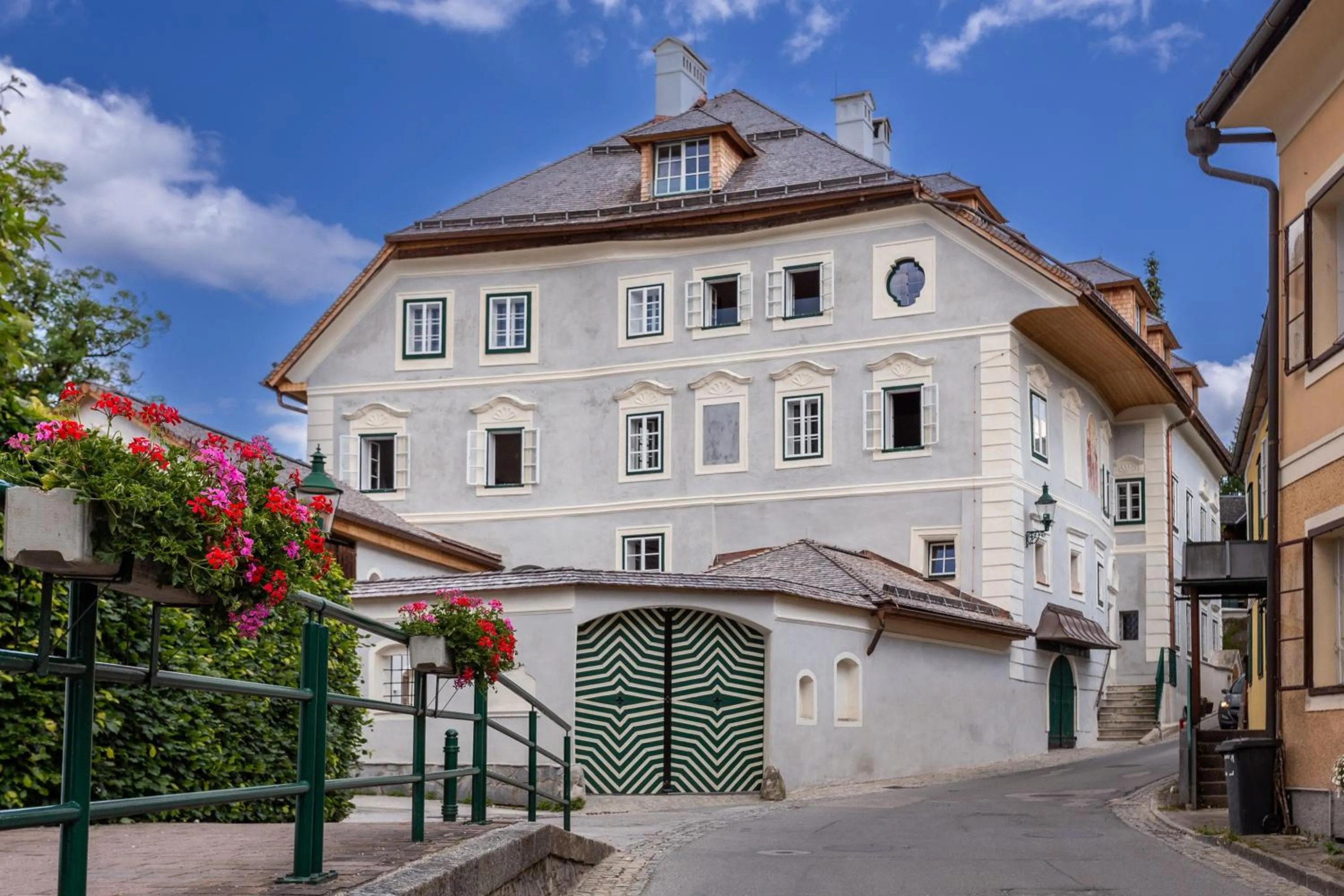 Property building in Podenhaus