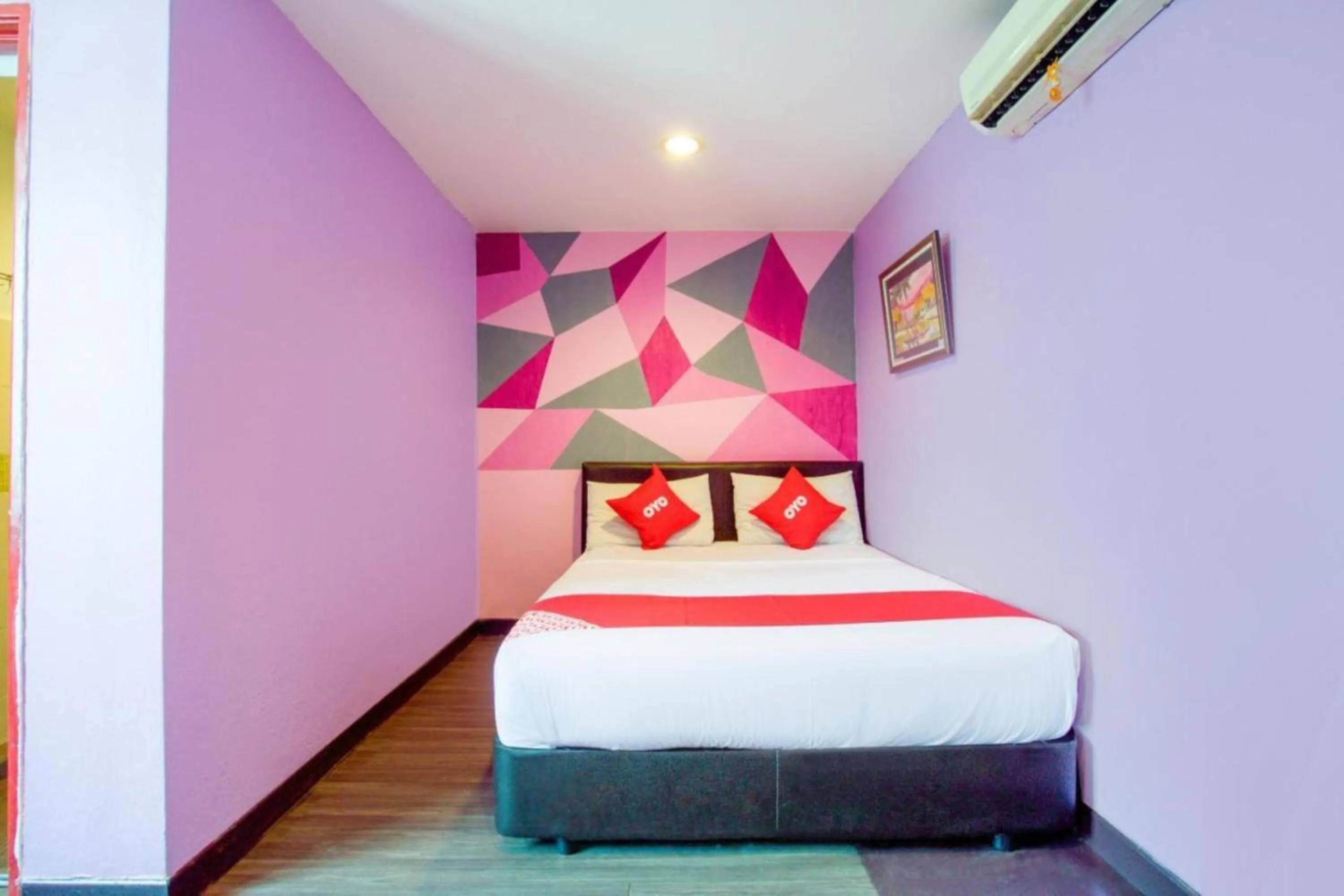 Bed in 1st Inn Hotel Klang Sentral Meru