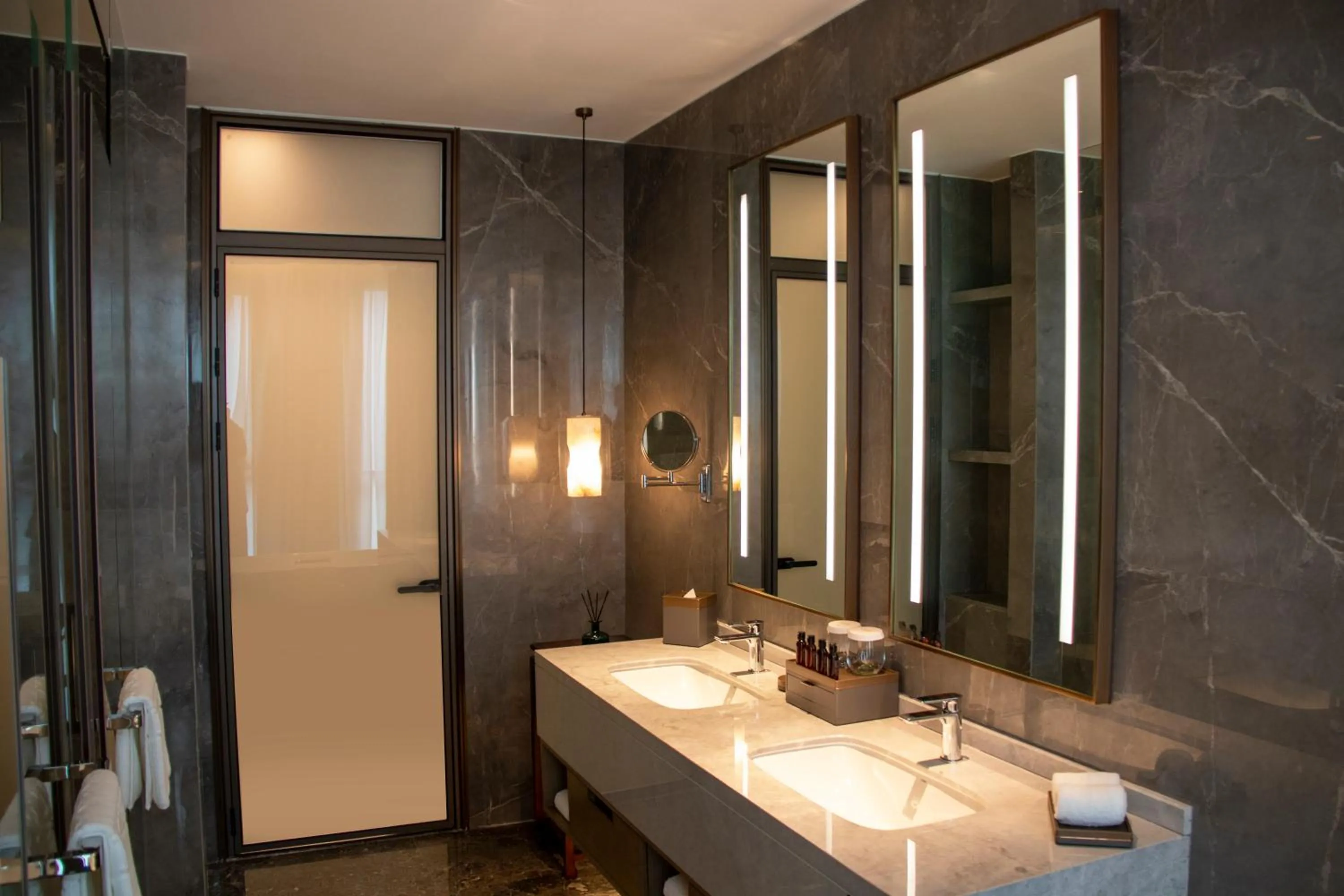 Bathroom in Guangzhou Pazhou LN DongFang Hotel