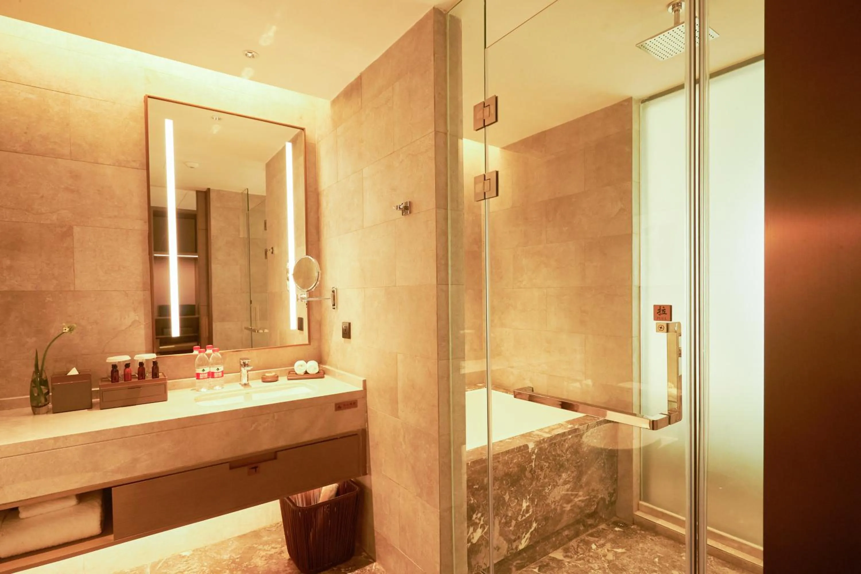 Shower in Guangzhou Pazhou LN DongFang Hotel