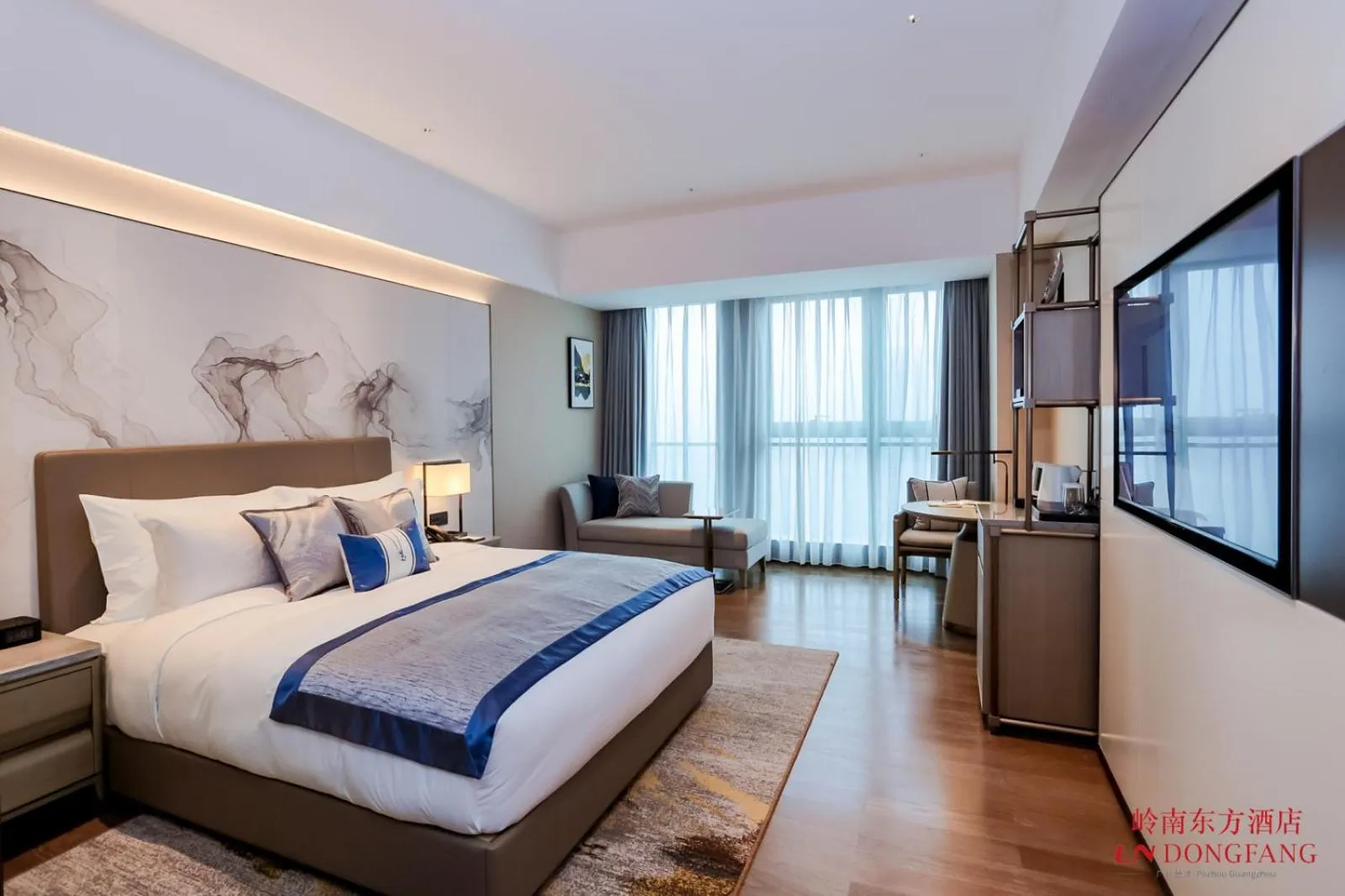 Photo of the whole room, Bed in Guangzhou Pazhou LN DongFang Hotel