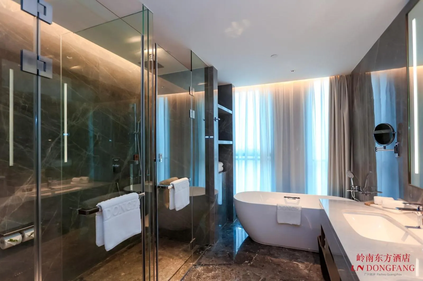 Bathroom in Guangzhou Pazhou LN DongFang Hotel