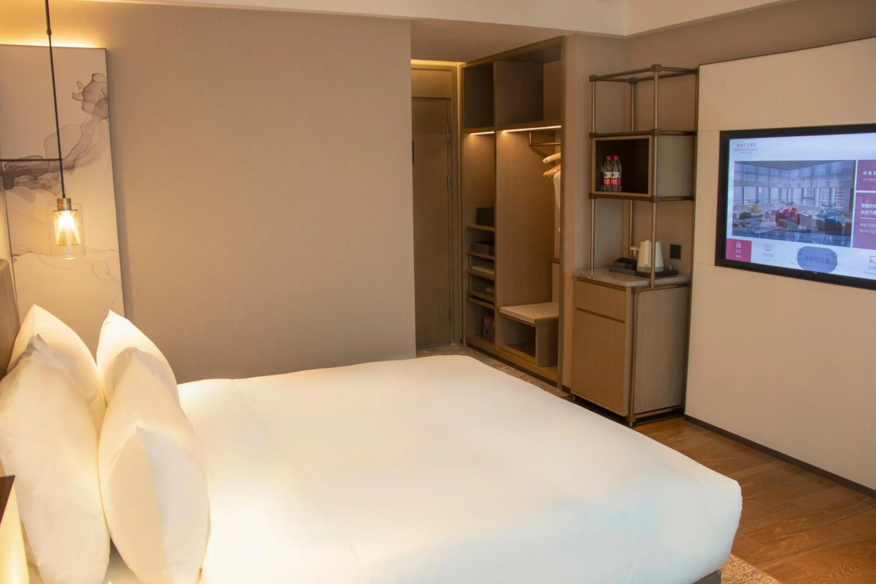 Decorative detail, Bed in Guangzhou Pazhou LN DongFang Hotel