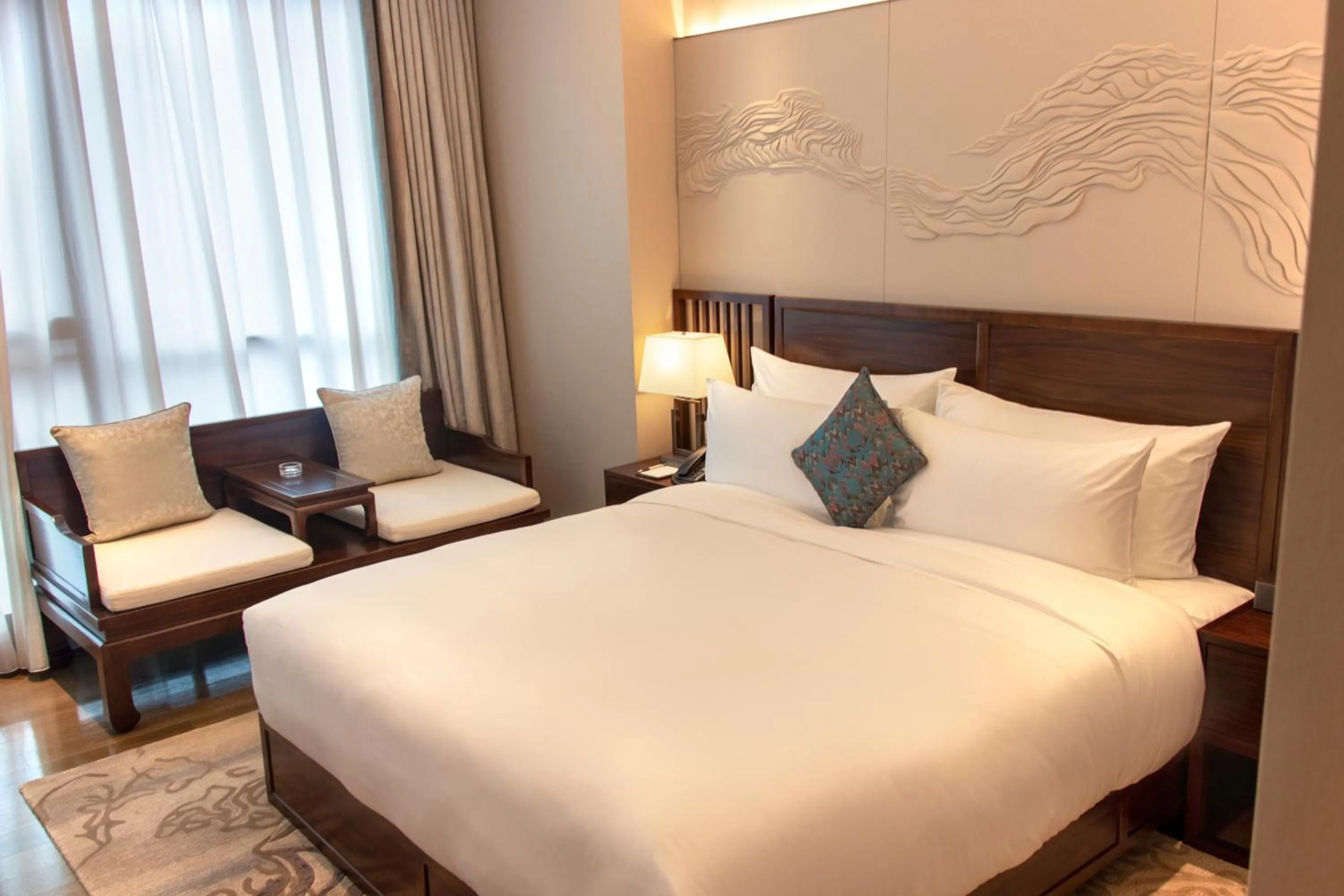 Photo of the whole room, Bed in Guangzhou Pazhou LN DongFang Hotel
