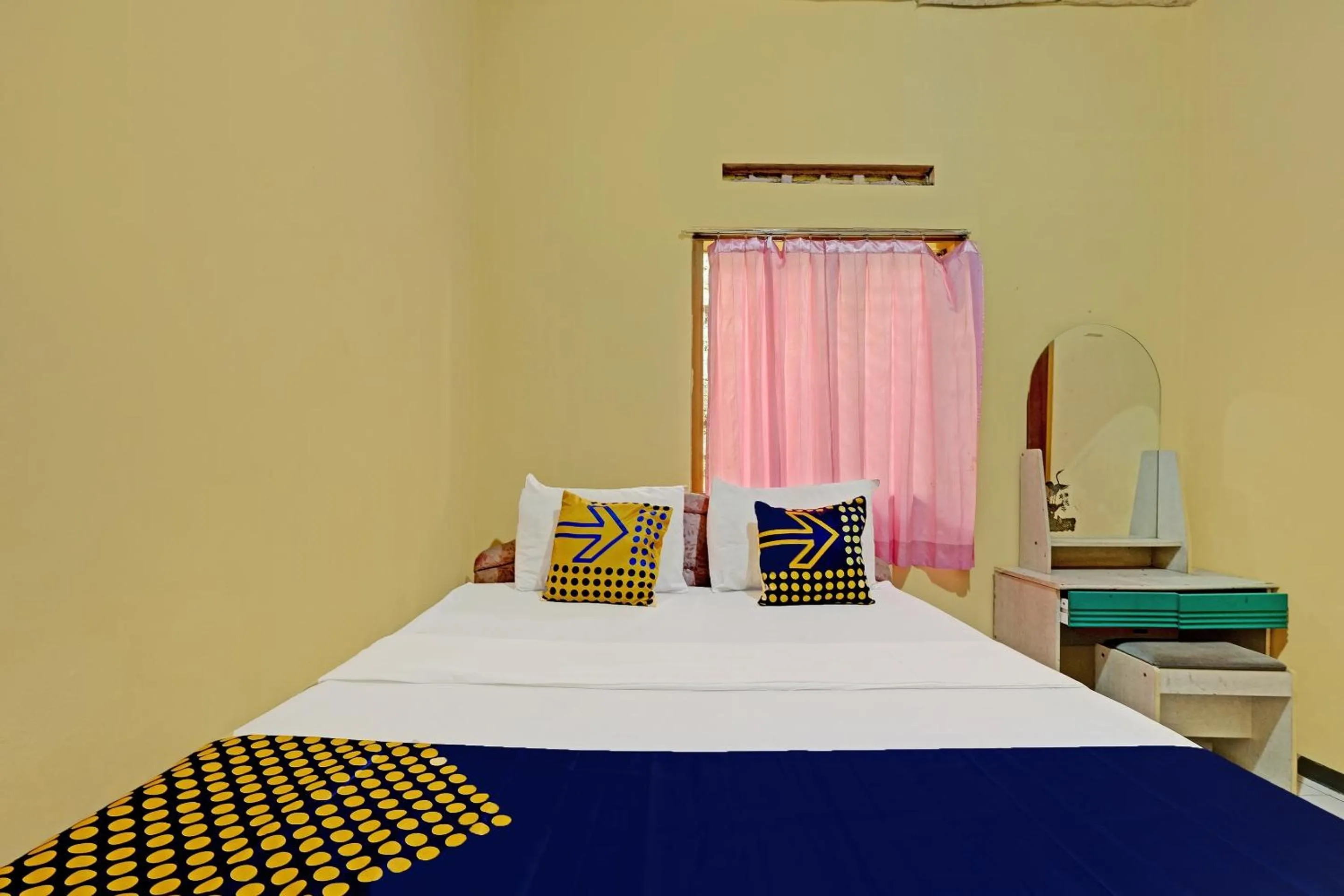 Bedroom in SPOT ON 92408 Hotel Renata 2