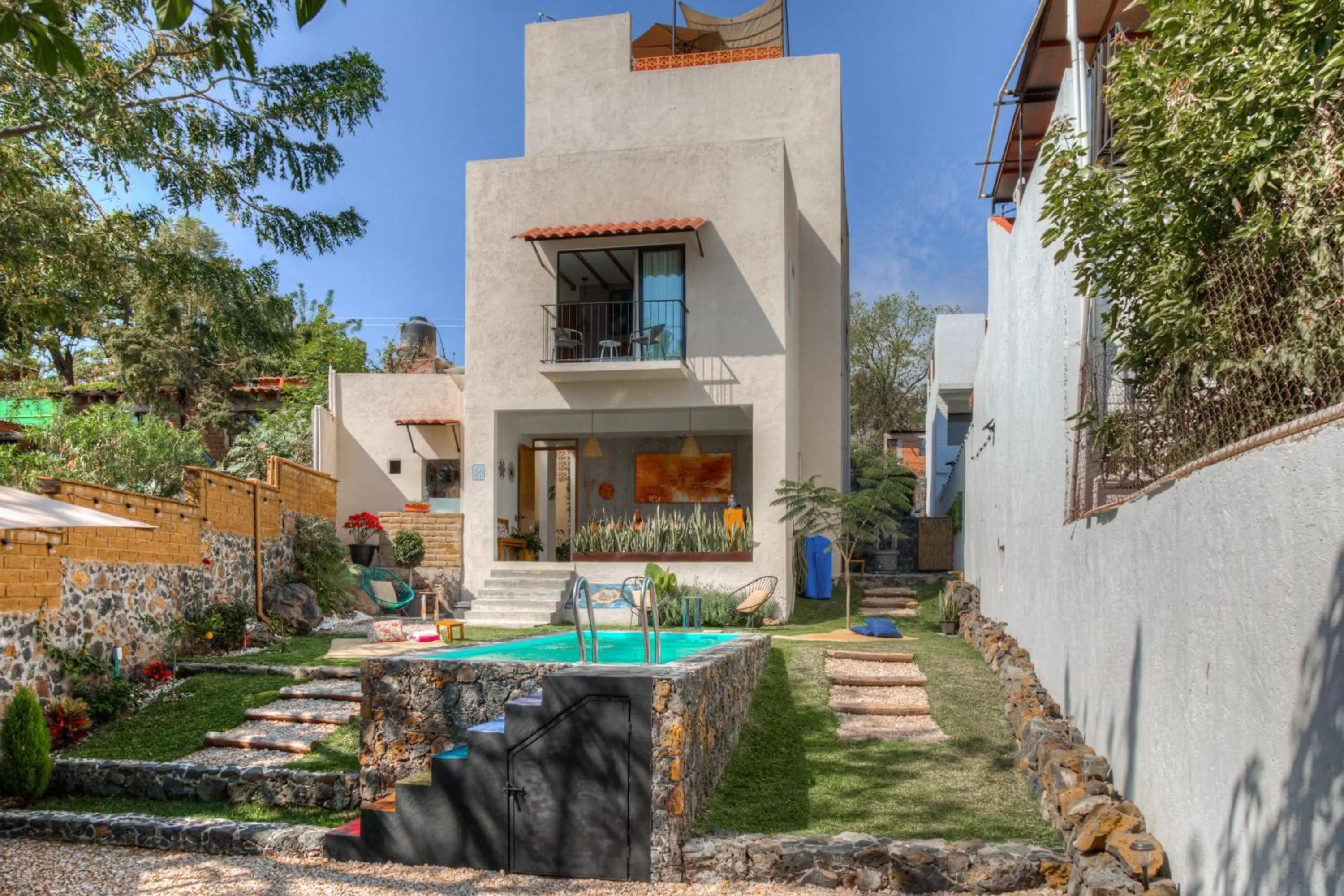 Property building in Casa Ehua Hotel Galería