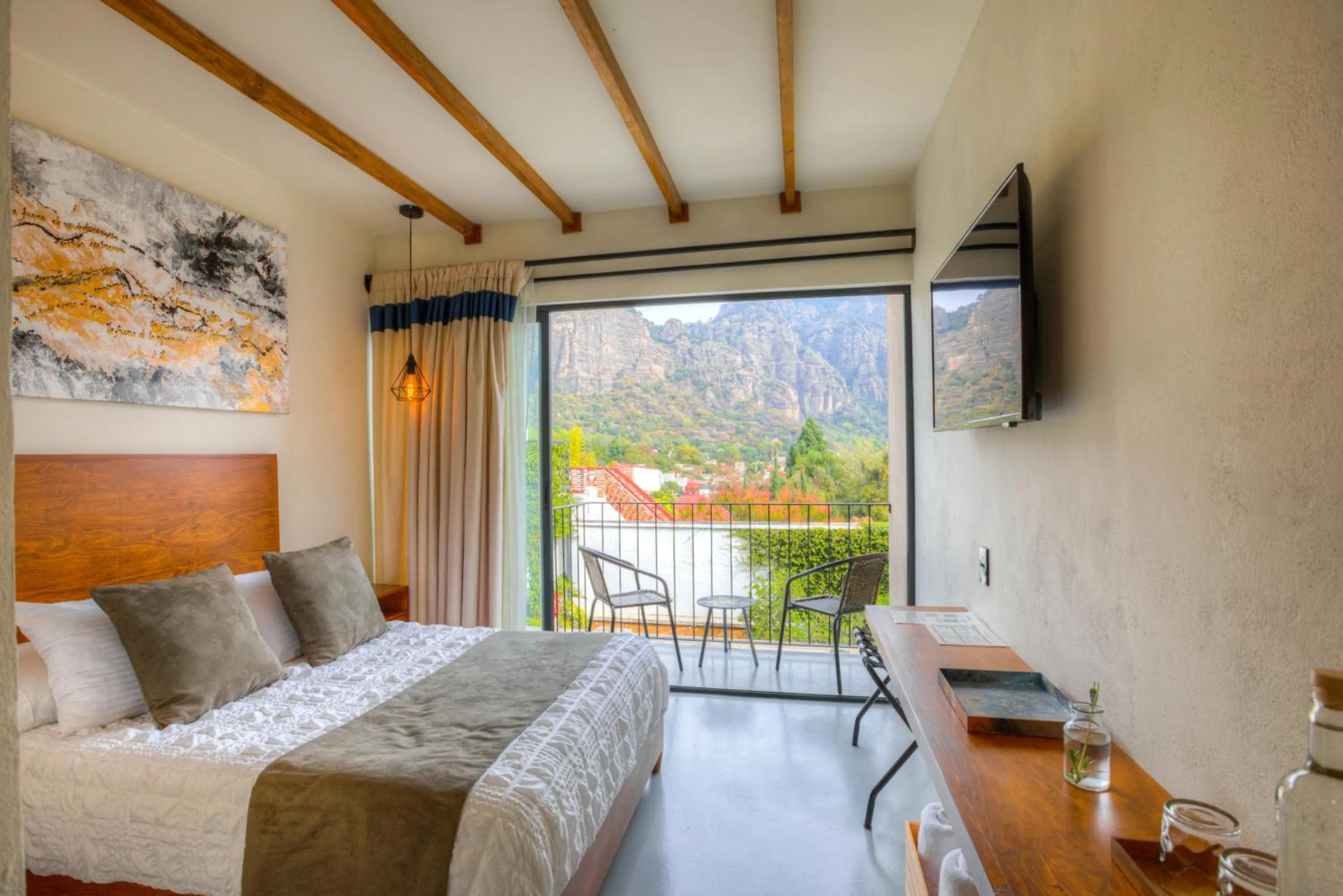 Photo of the whole room, Bed in Casa Ehua Hotel Galería