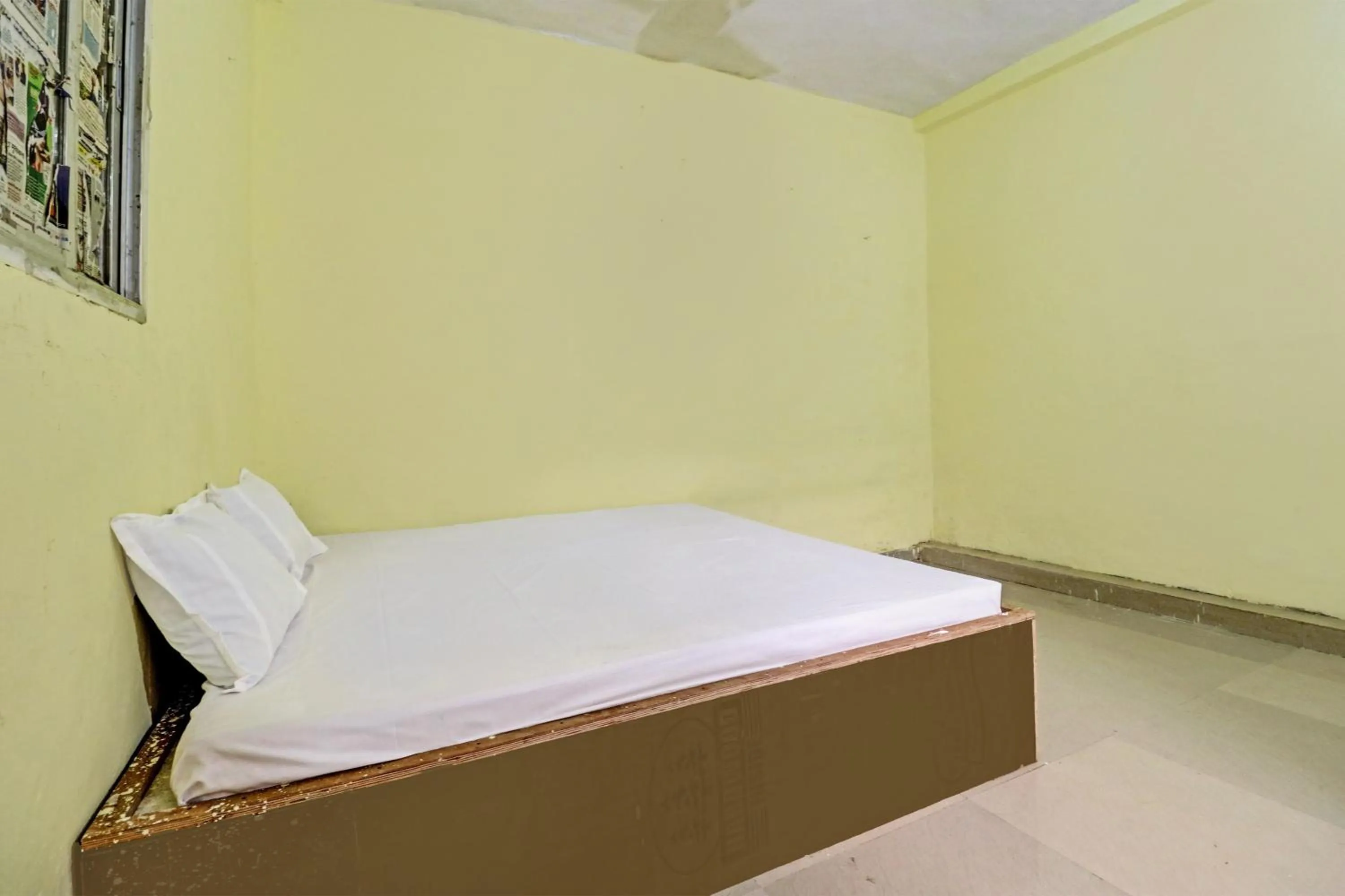 Bedroom in SPOT ON 81062 Moonlight Hotel