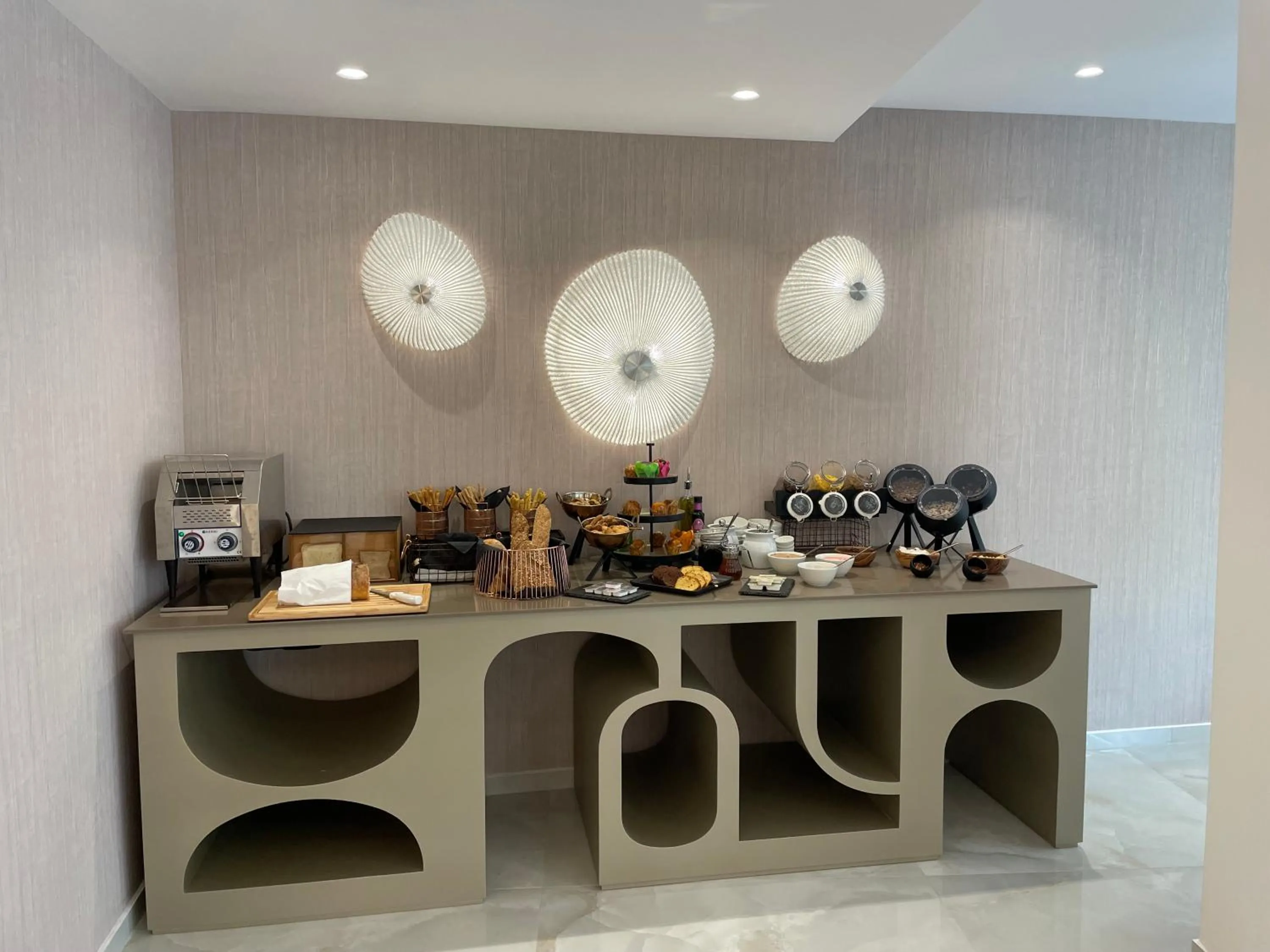 Restaurant/places to eat in Ethereal White Resort Hotel & Spa - Adults Only