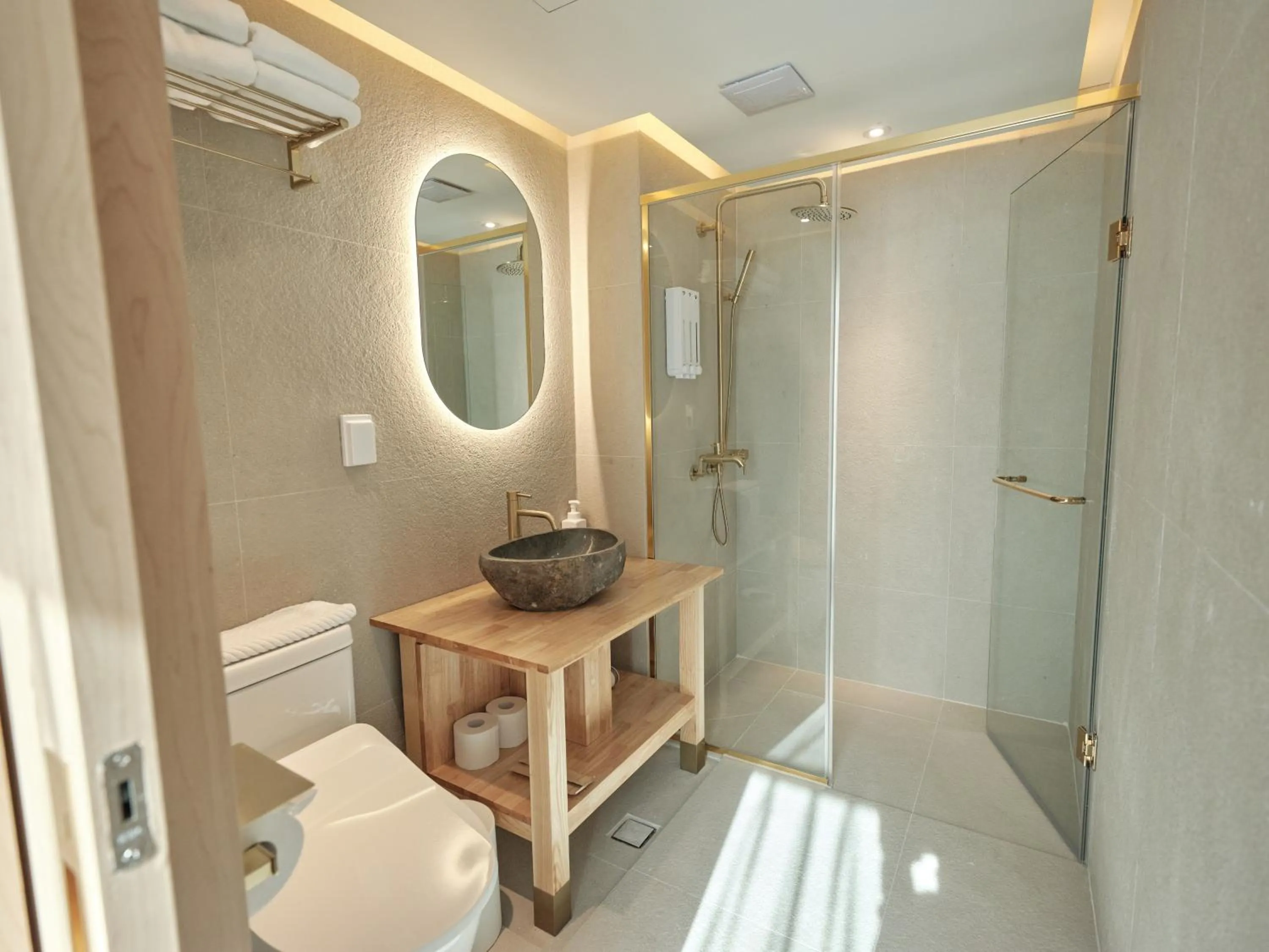 Toilet in UH Suite Seoul Square