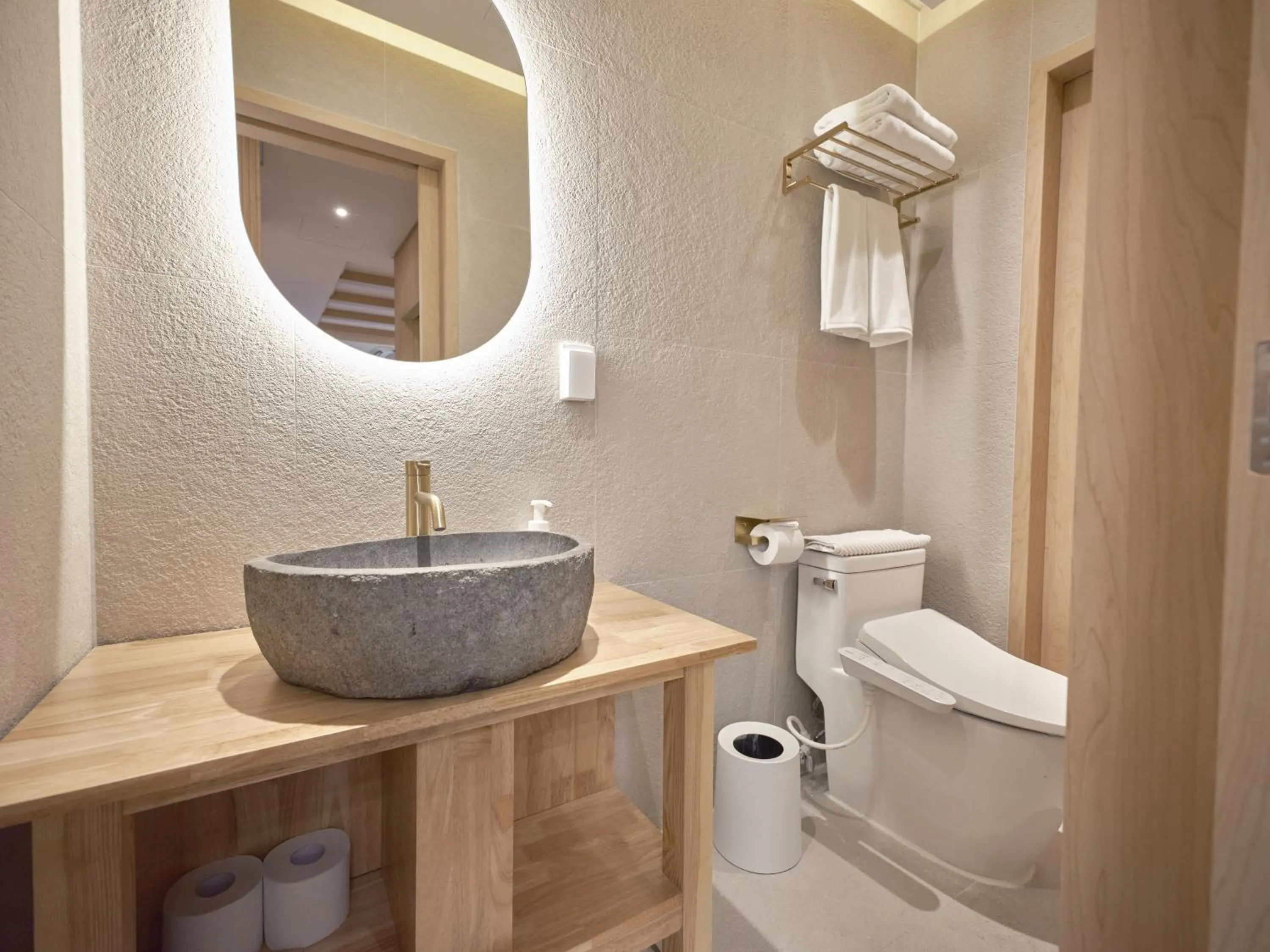 Toilet in UH Suite Seoul Square