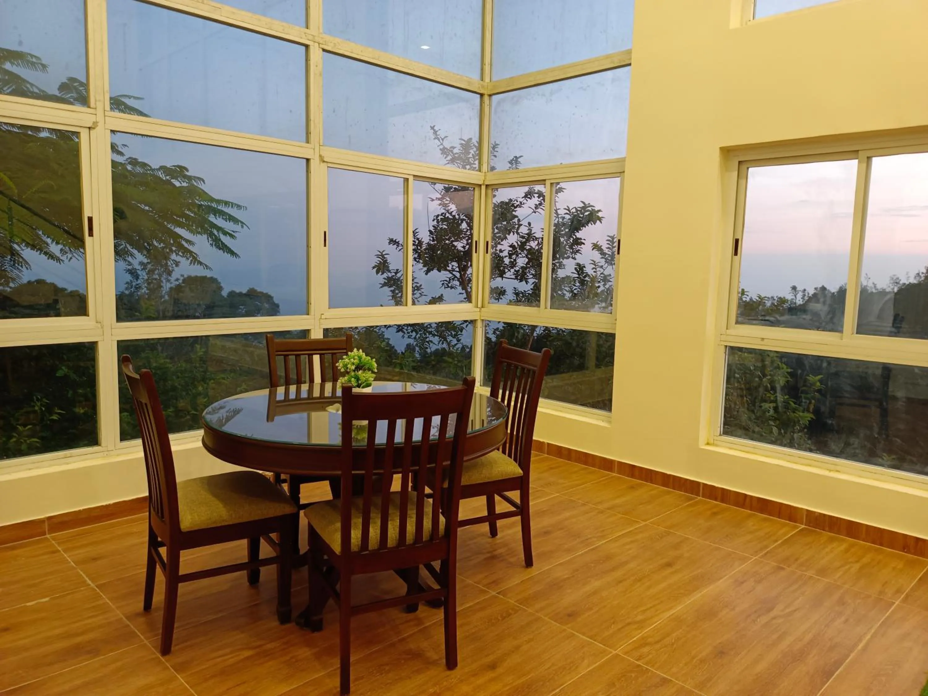 Dining area in CLIFFVIEW RESORT