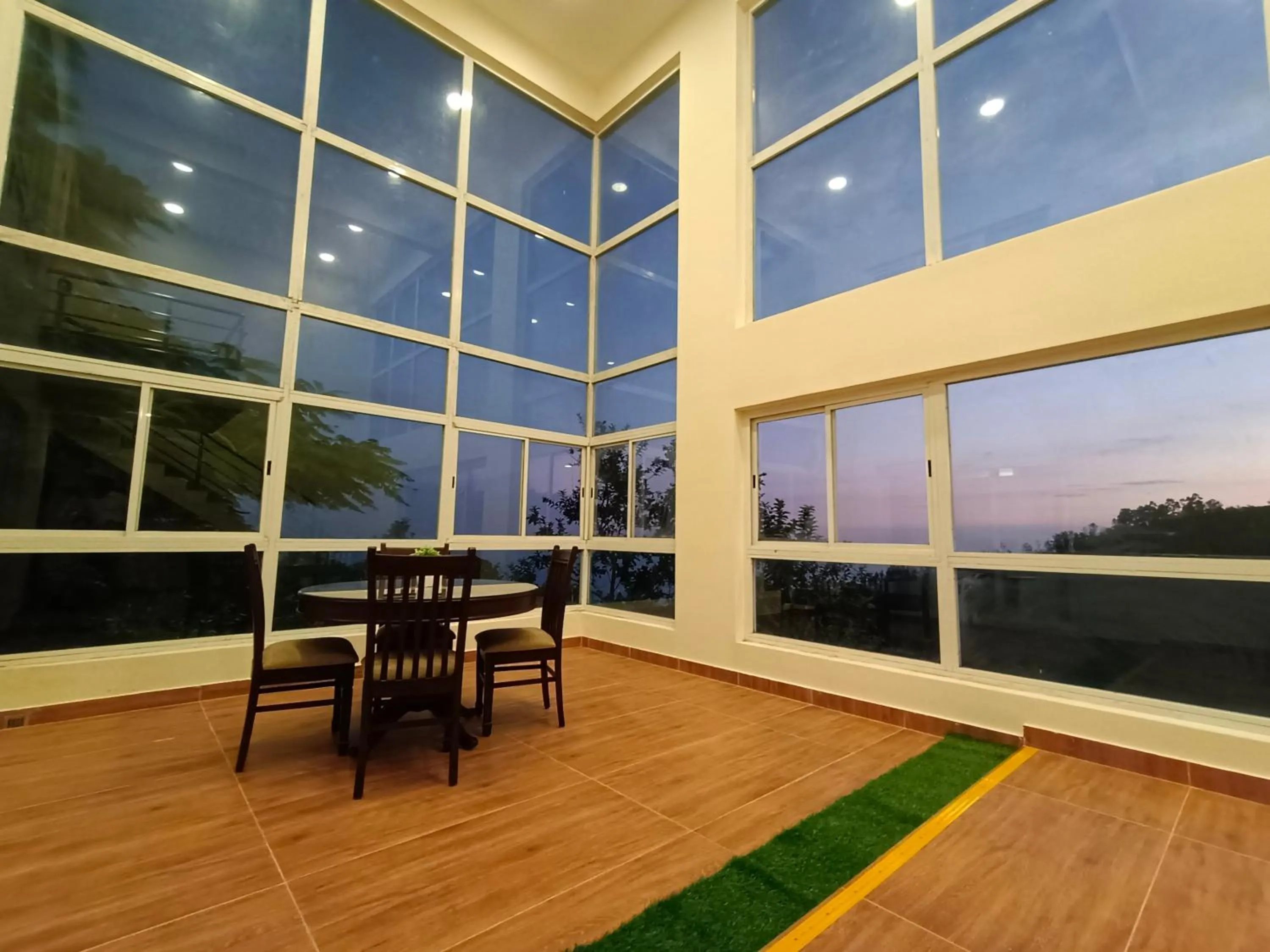 Dining area in CLIFFVIEW RESORT