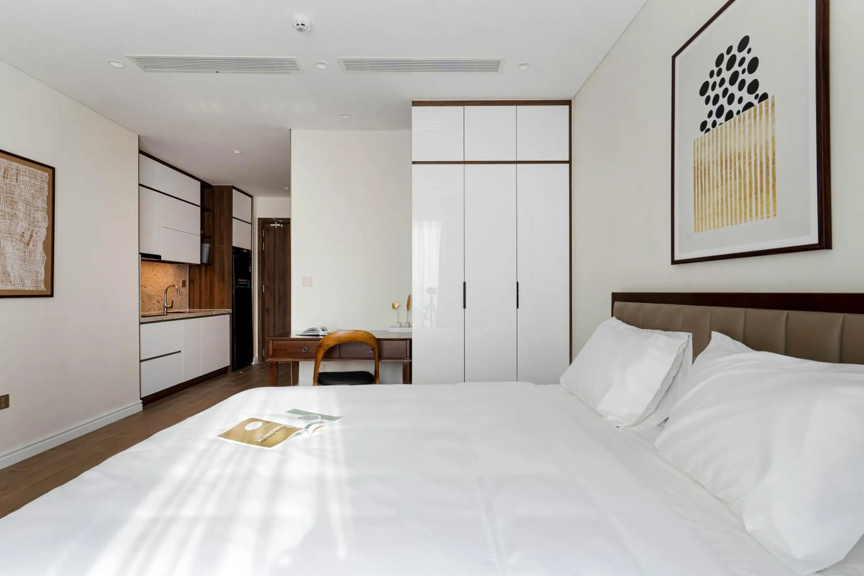 Property building, Bed in MK Riverside Apartment by Haviland