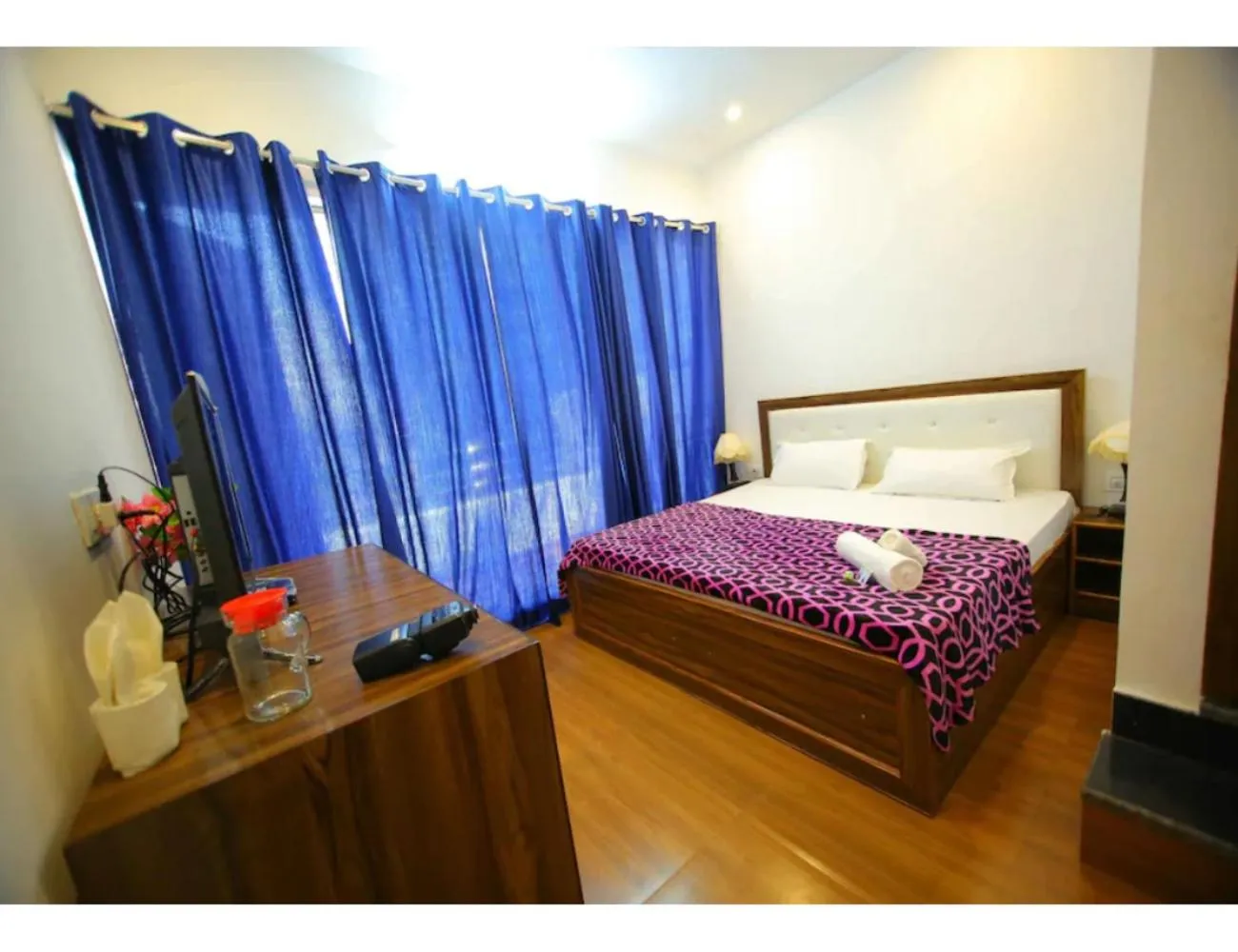 Bedroom, Bed in Osaka Taj Hotel, Agra