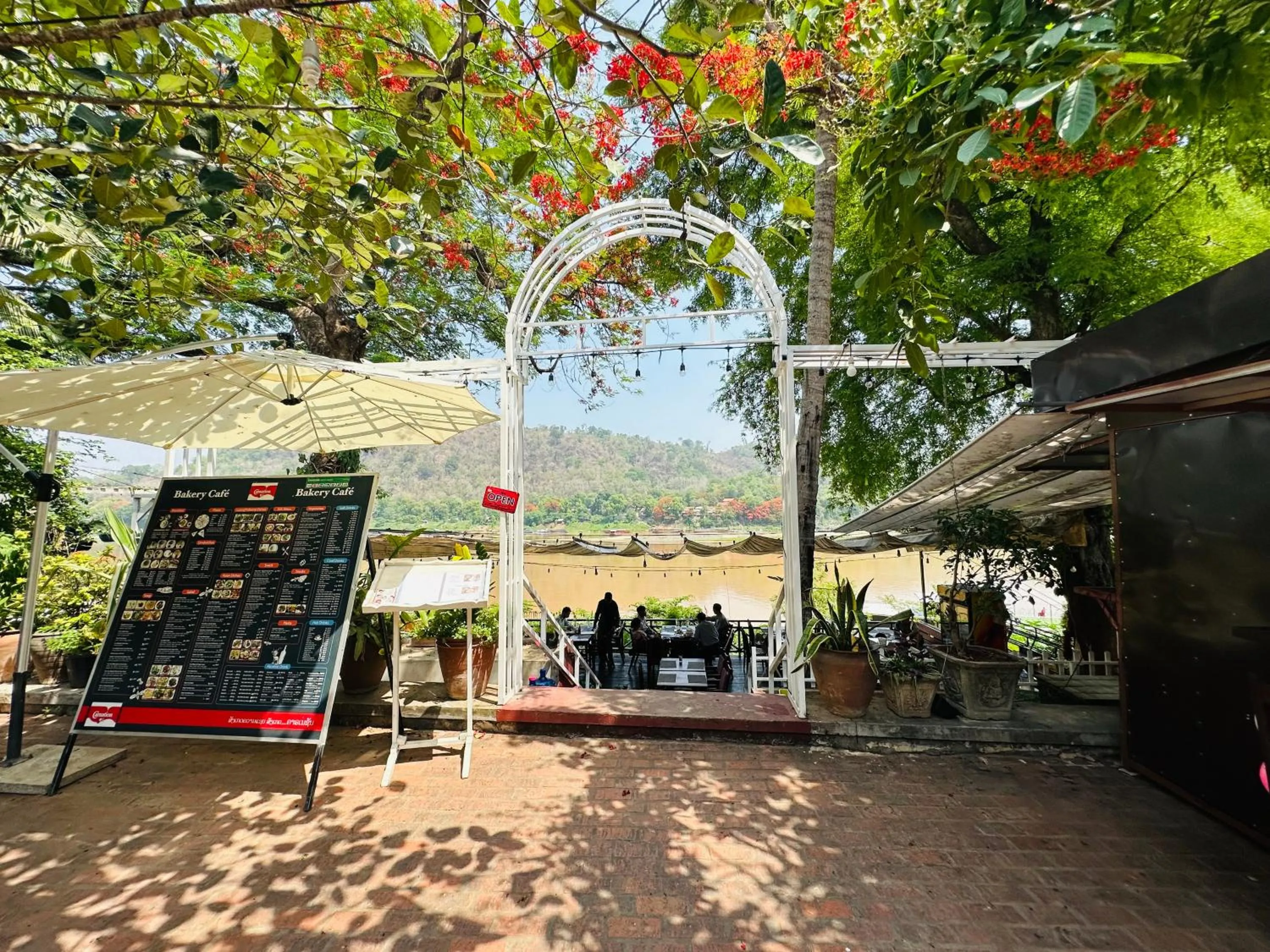 Restaurant/places to eat in Villa Thida Mekong Riverside