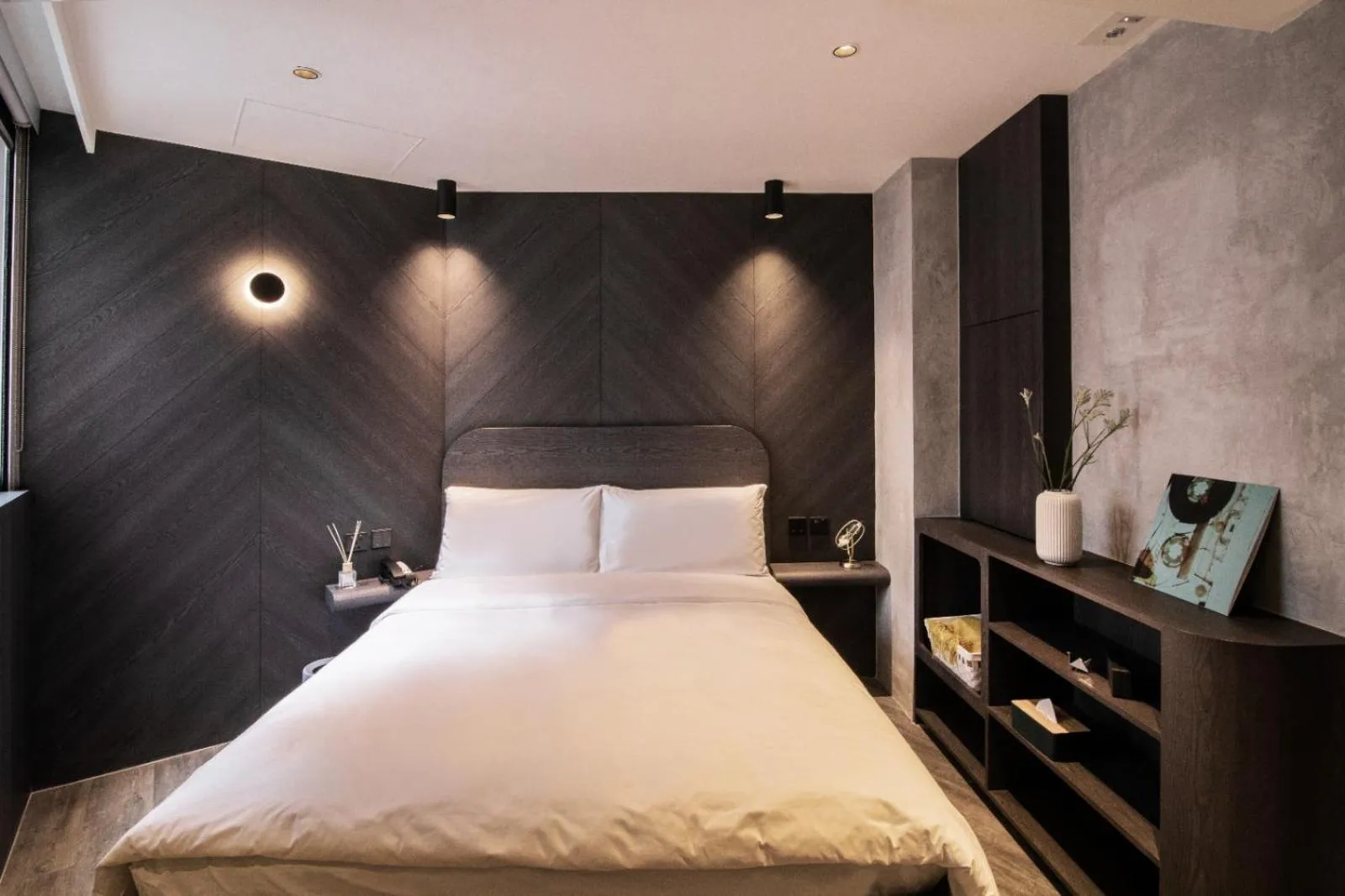 Bed in Hillwood House Hotel