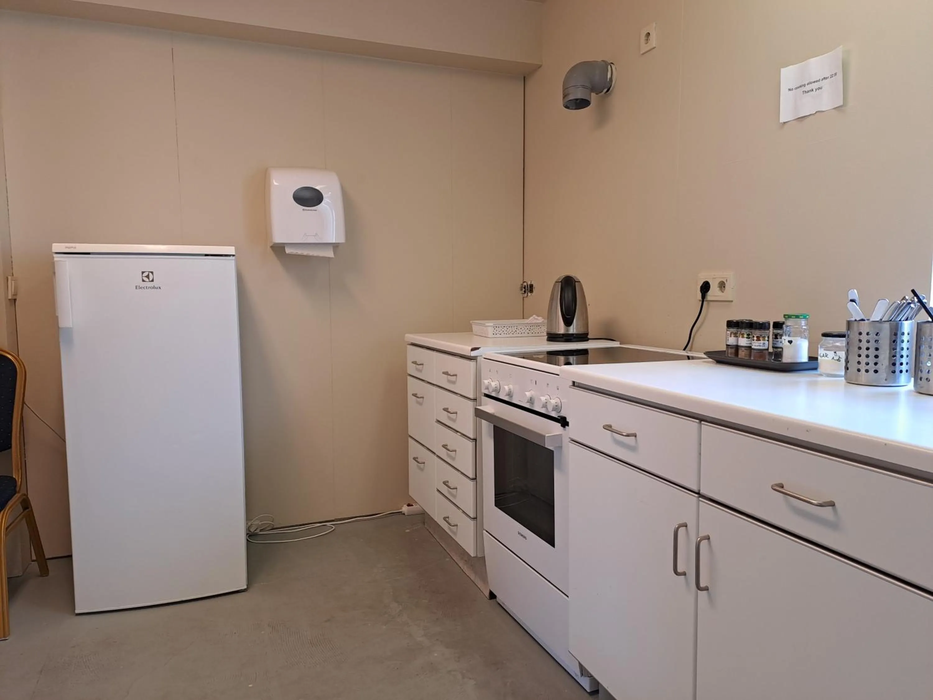 Communal kitchen in Studlagil INN Hostel