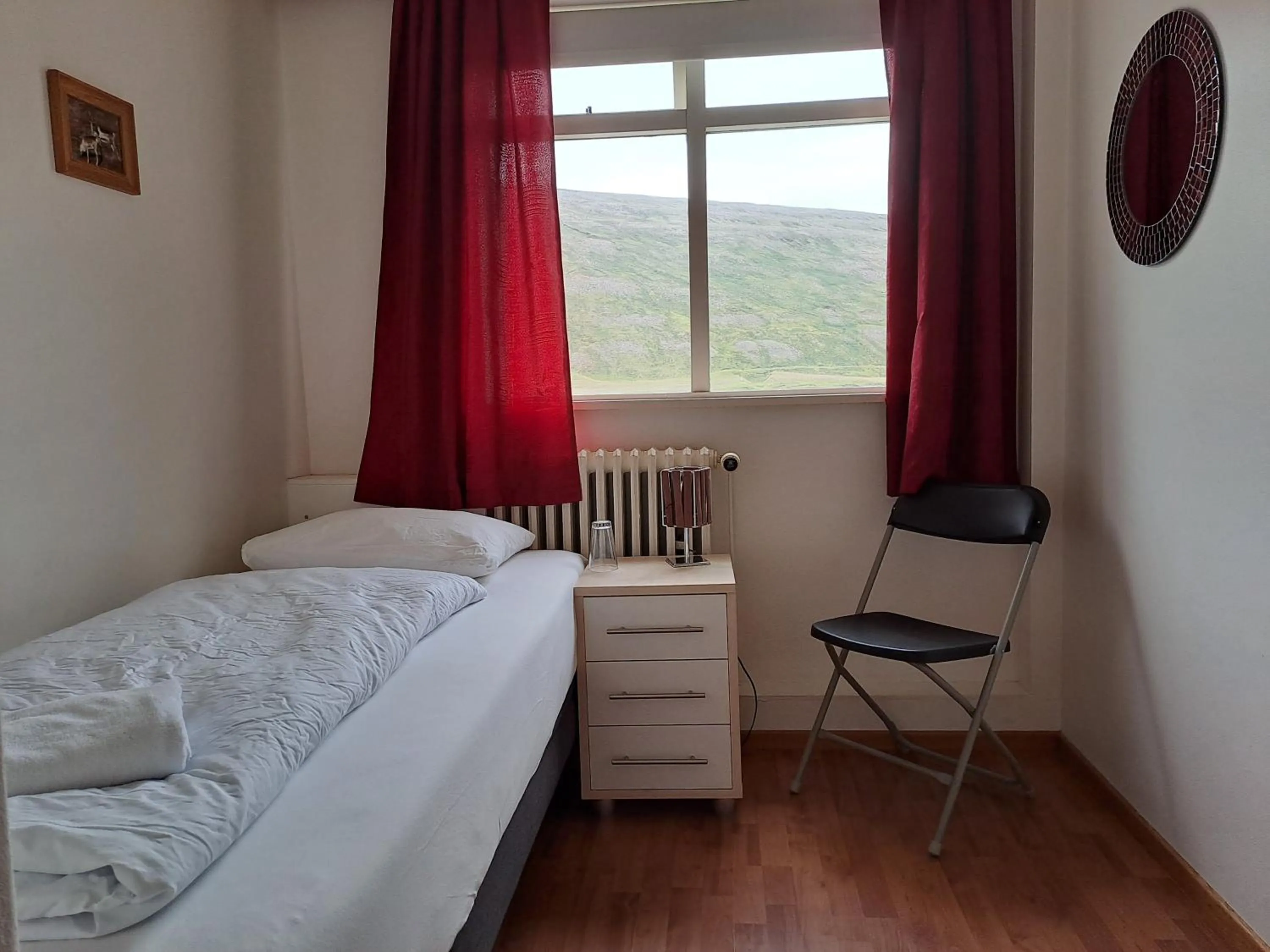Property building, Bed in Studlagil INN Hostel