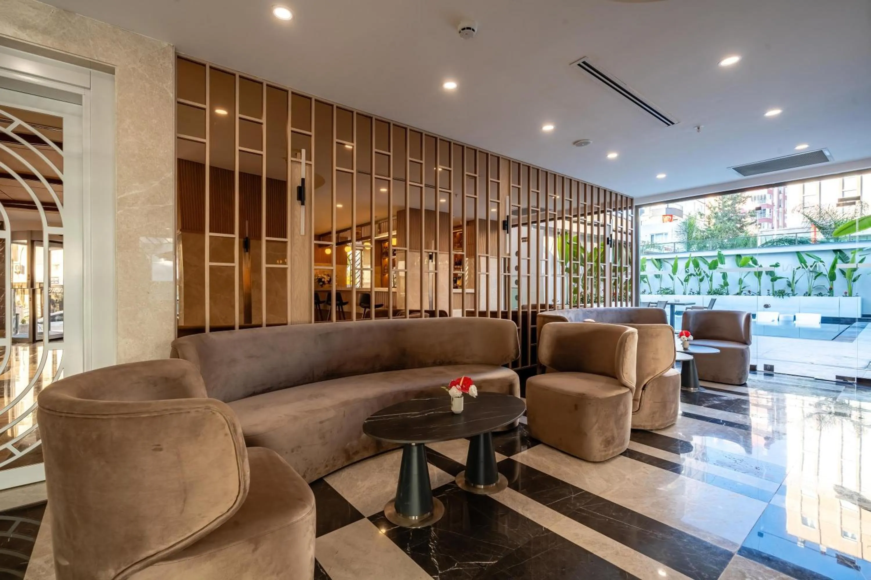 Restaurant/places to eat in Awen Lara Hotel