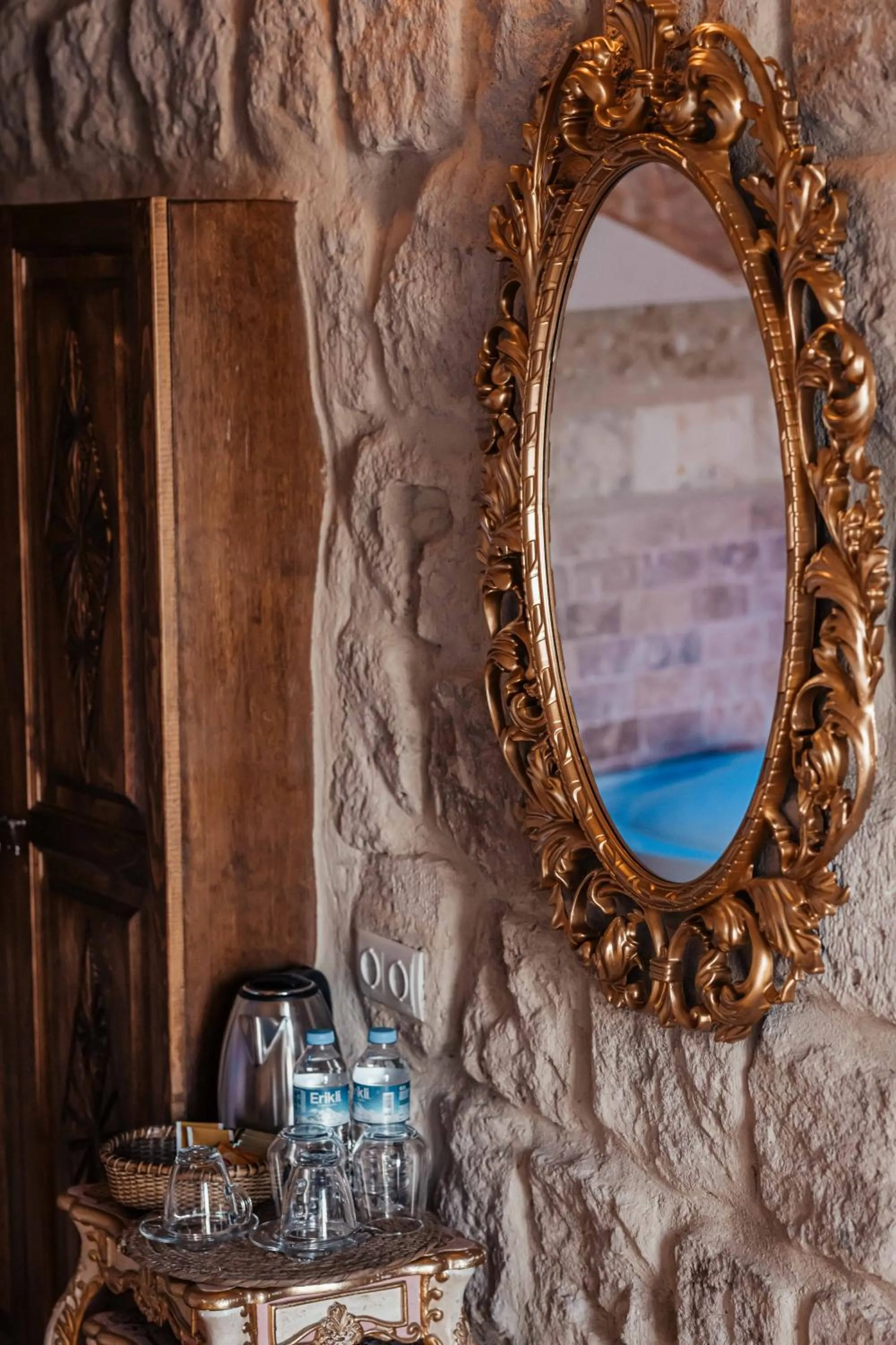 Decorative detail in Bayar Cave Suites Special Class