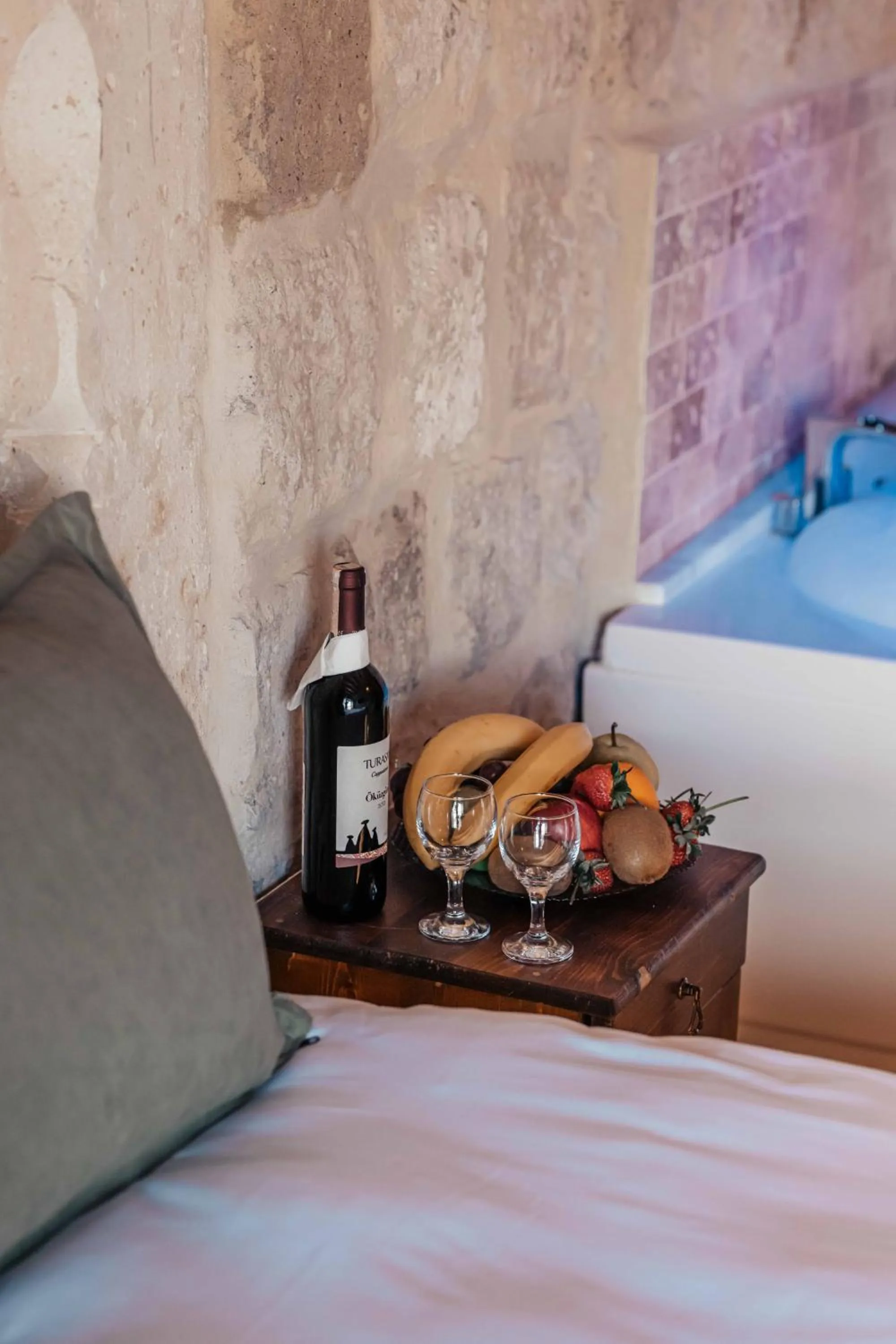 Food and drinks, Bed in Bayar Cave Suites Special Class