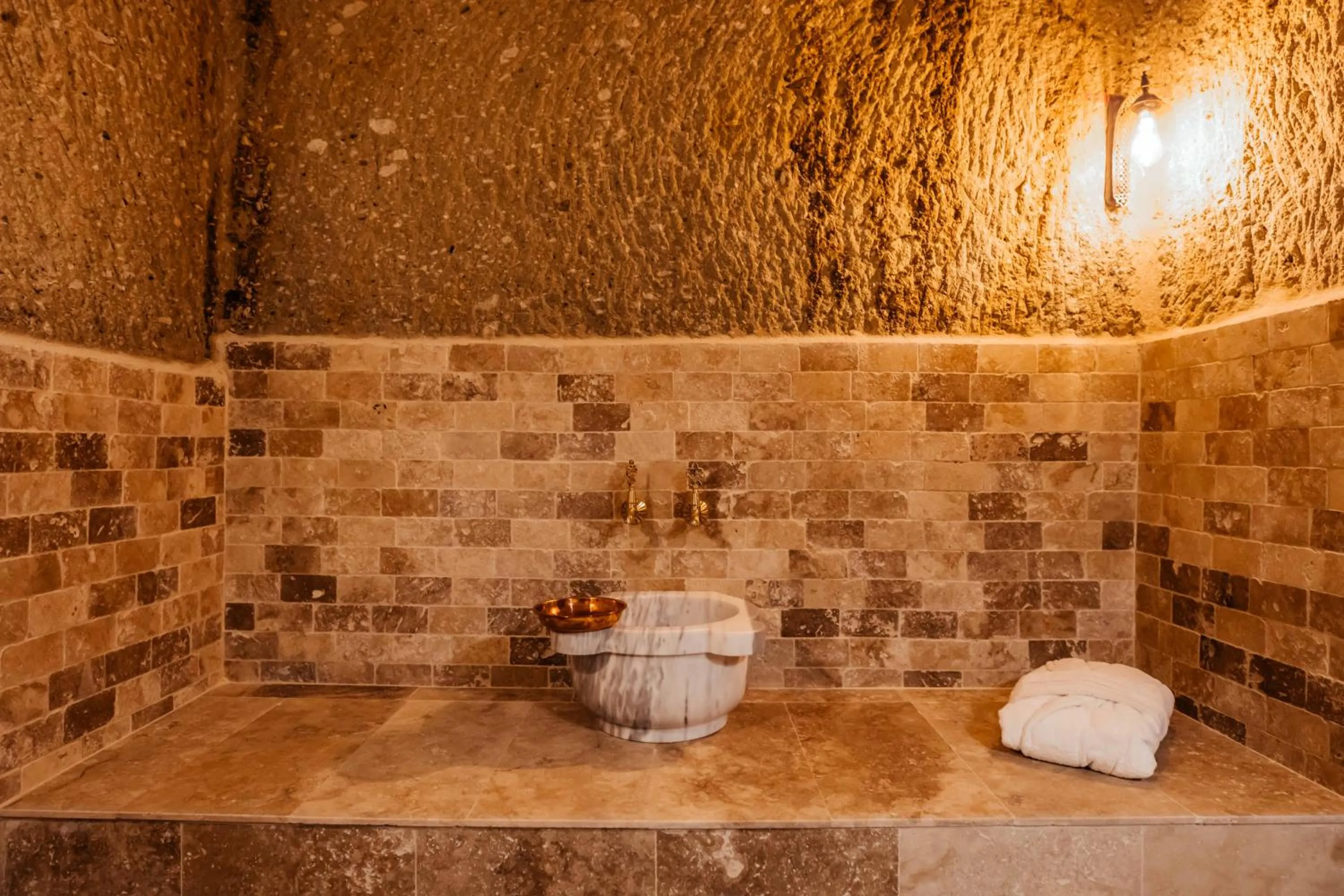 Public Bath in Bayar Cave Suites Special Class