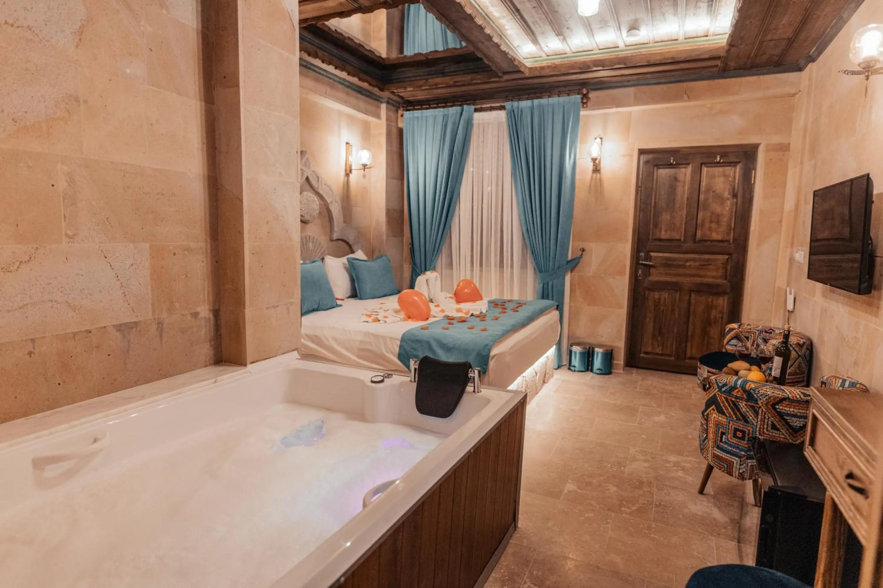 Photo of the whole room, Bed in Bayar Cave Suites Special Class