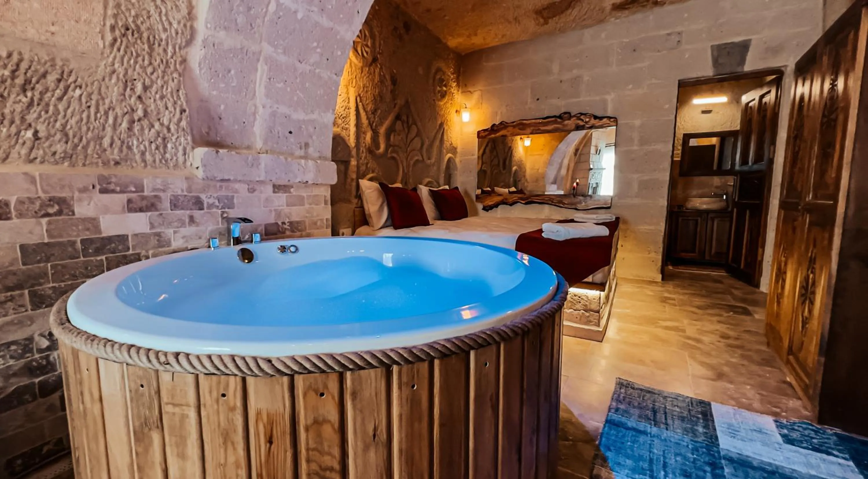 Massage in Bayar Cave Suites Special Class