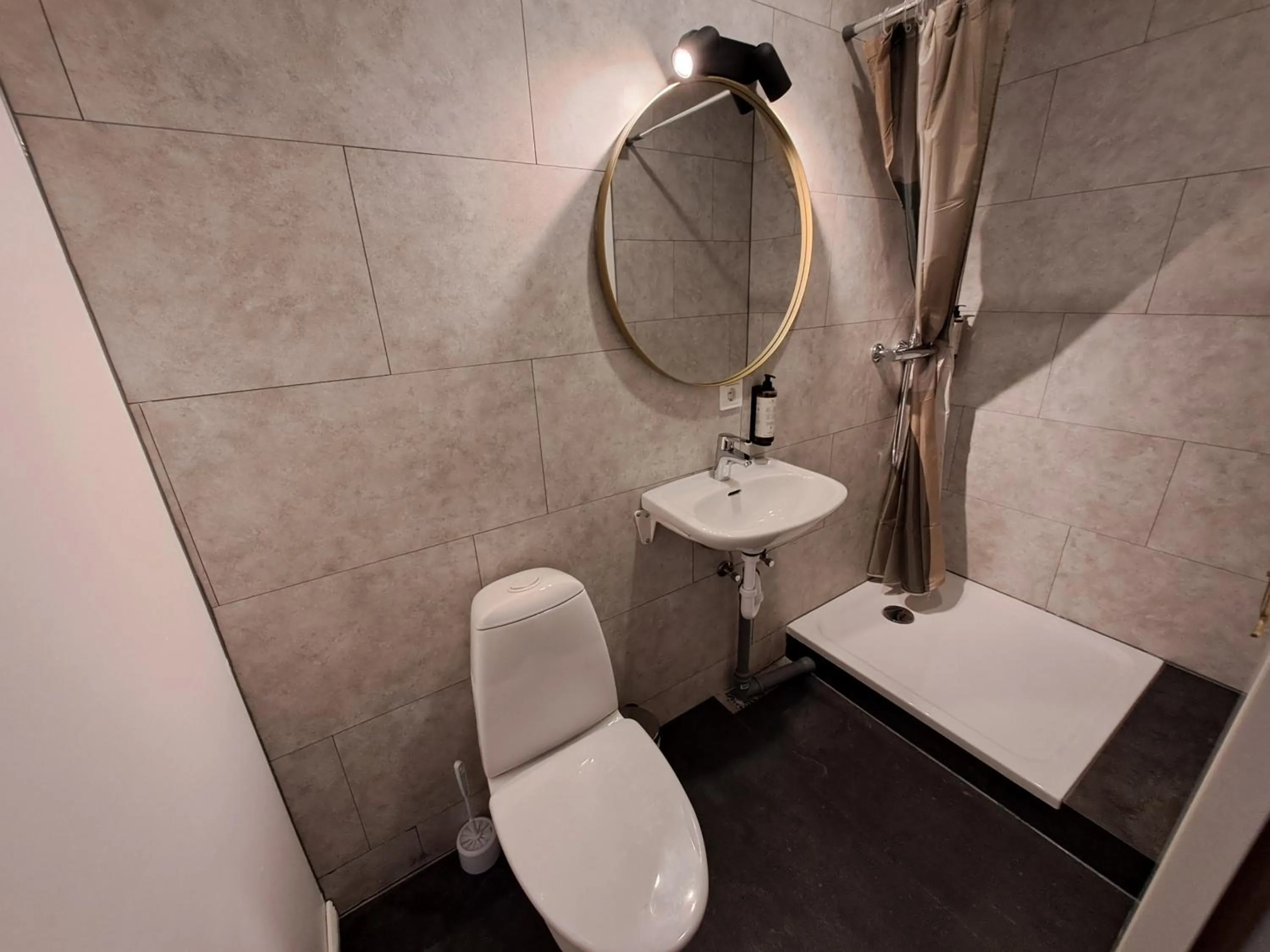 Toilet in Hotel Studlagil