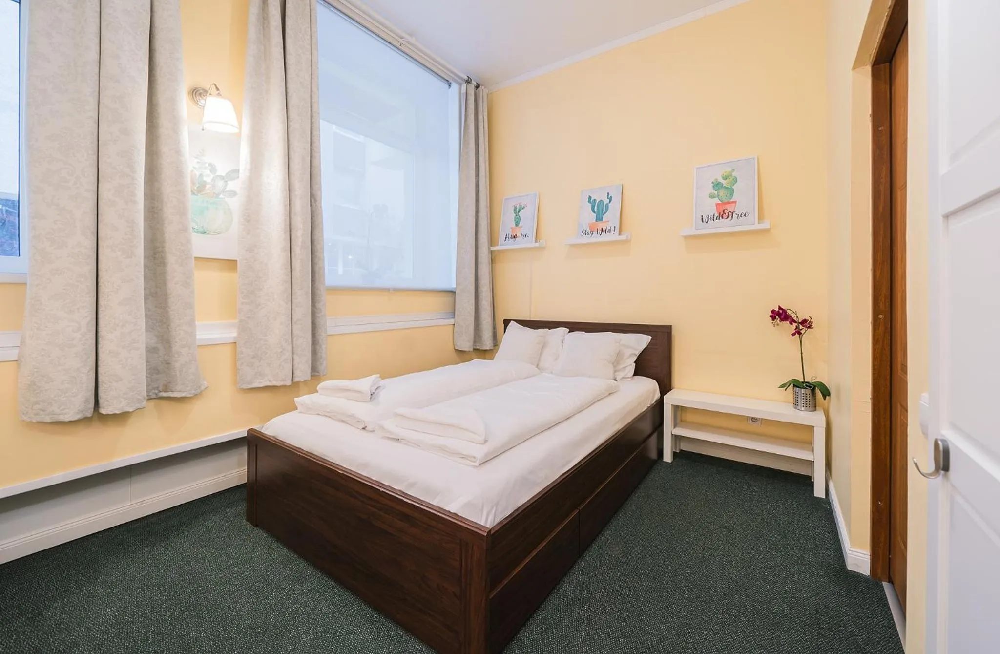 Bed in Station Self Check-in Apartments - Lollo Stay