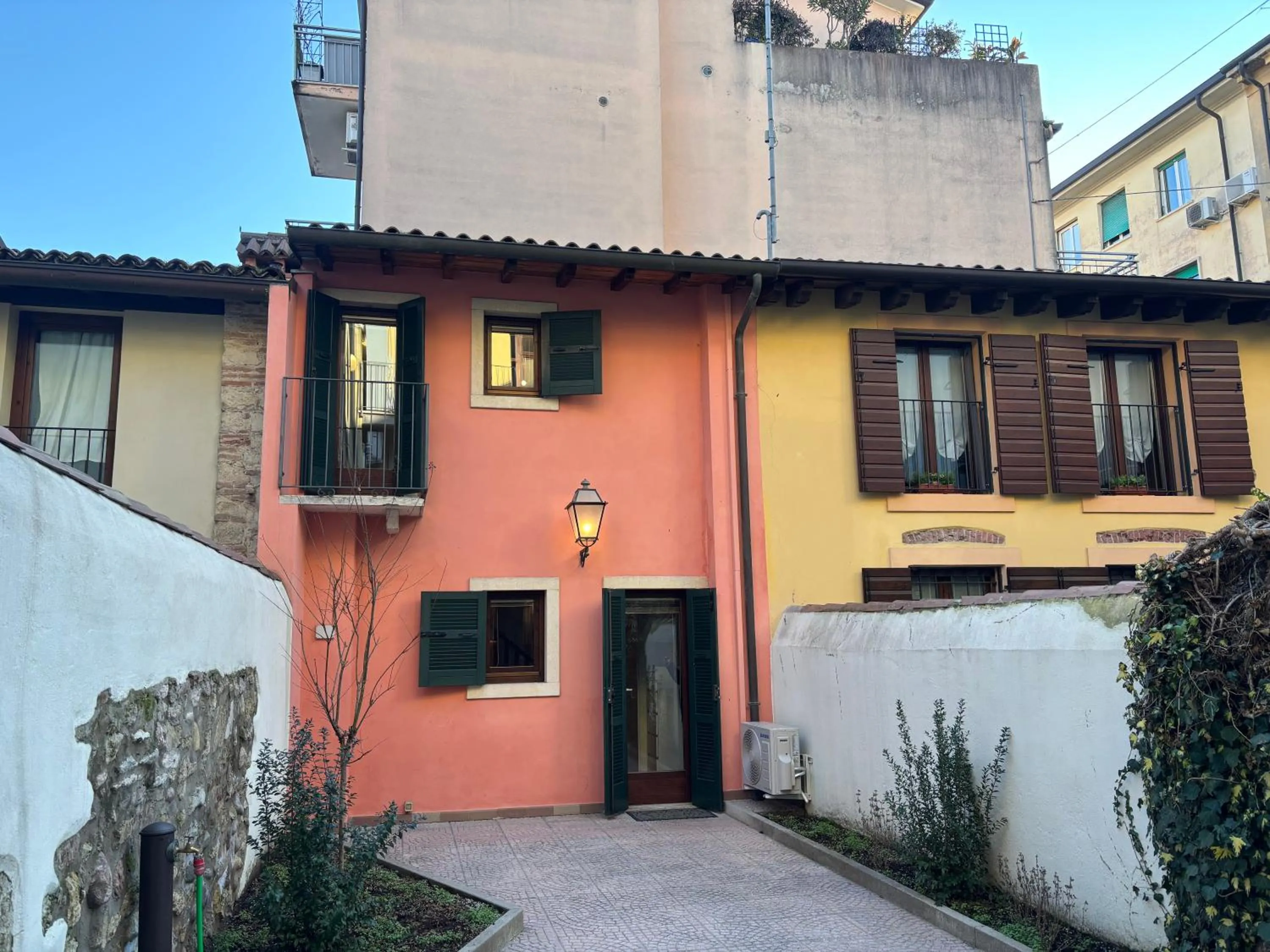 Inner courtyard view in VERONETTA 52