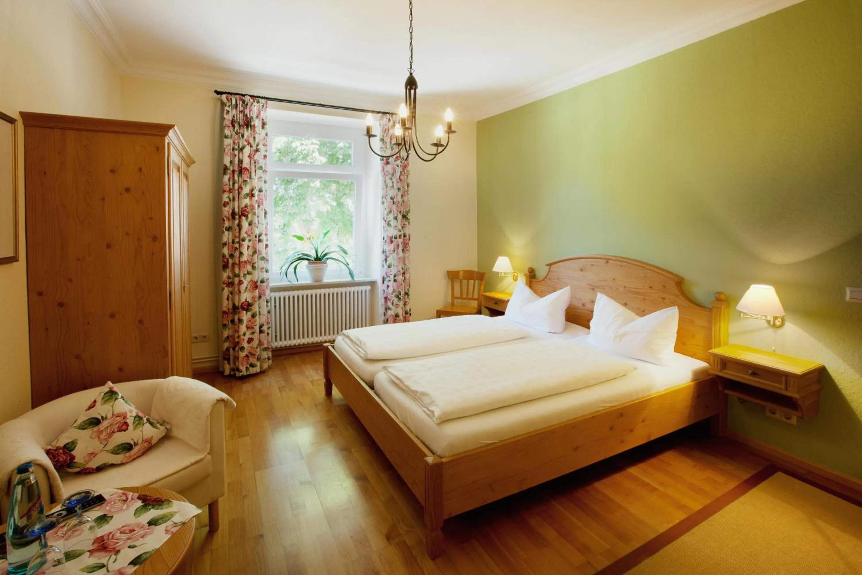 Photo of the whole room, Bed in Gasthaus Sternen Post
