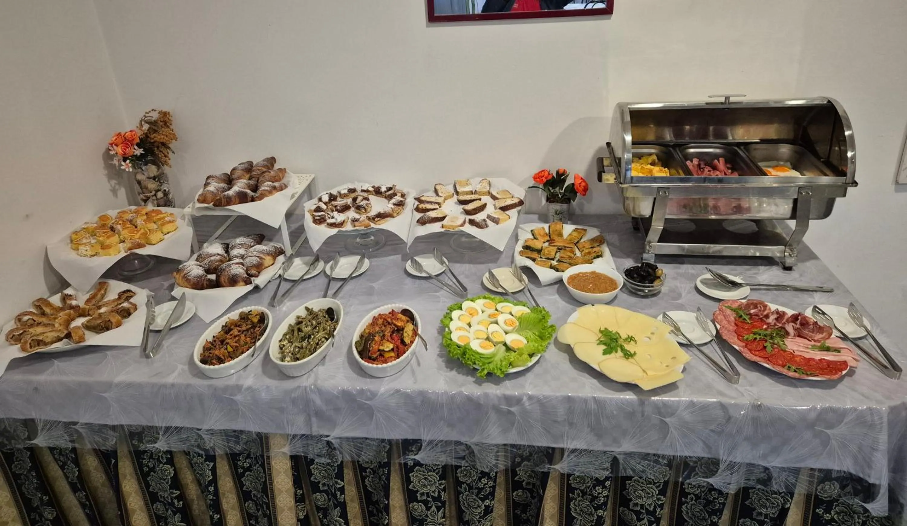 Buffet breakfast in HOTEL VILLA ELISA