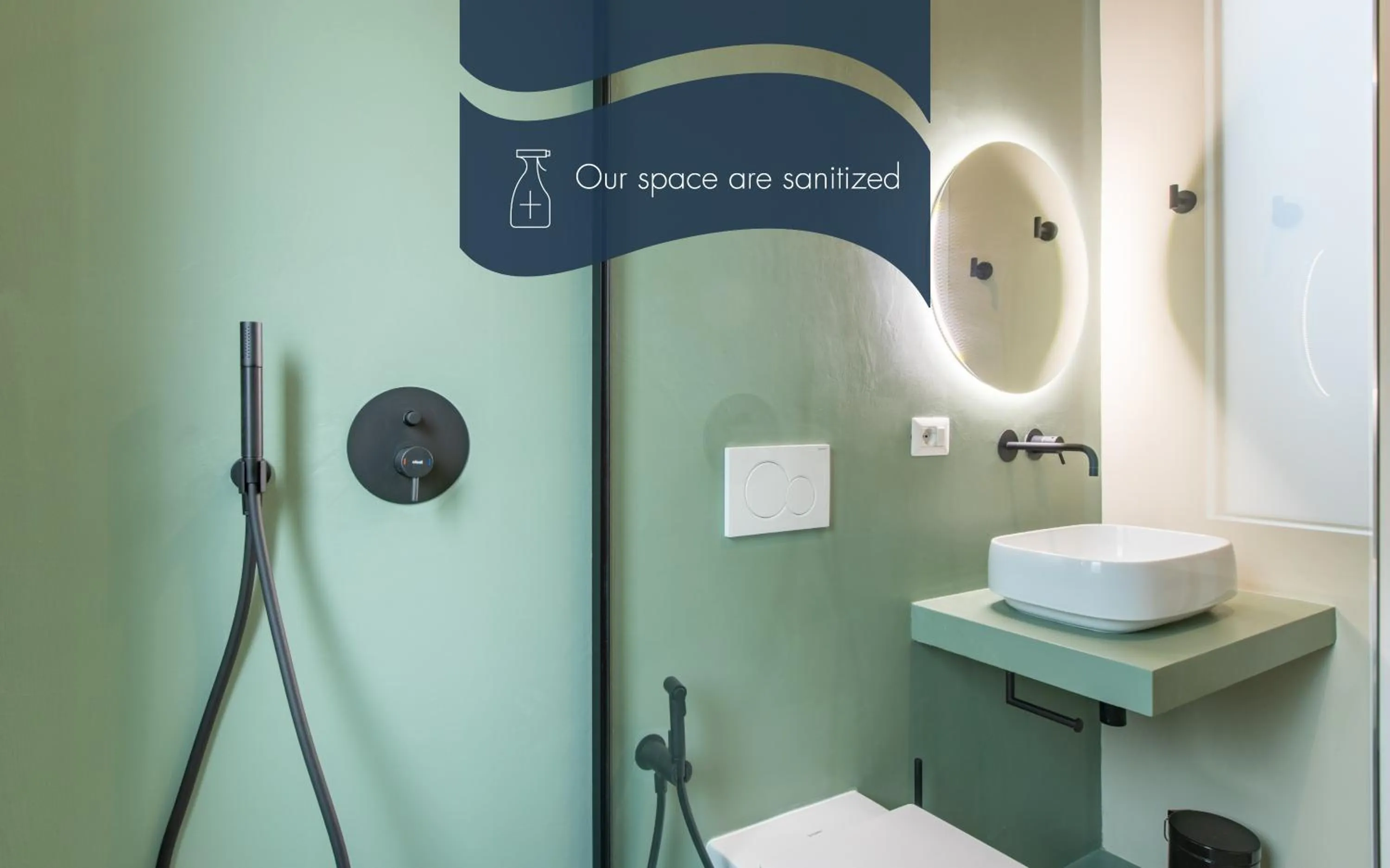 Text overlay in Daplace - Corso Sempione Suites