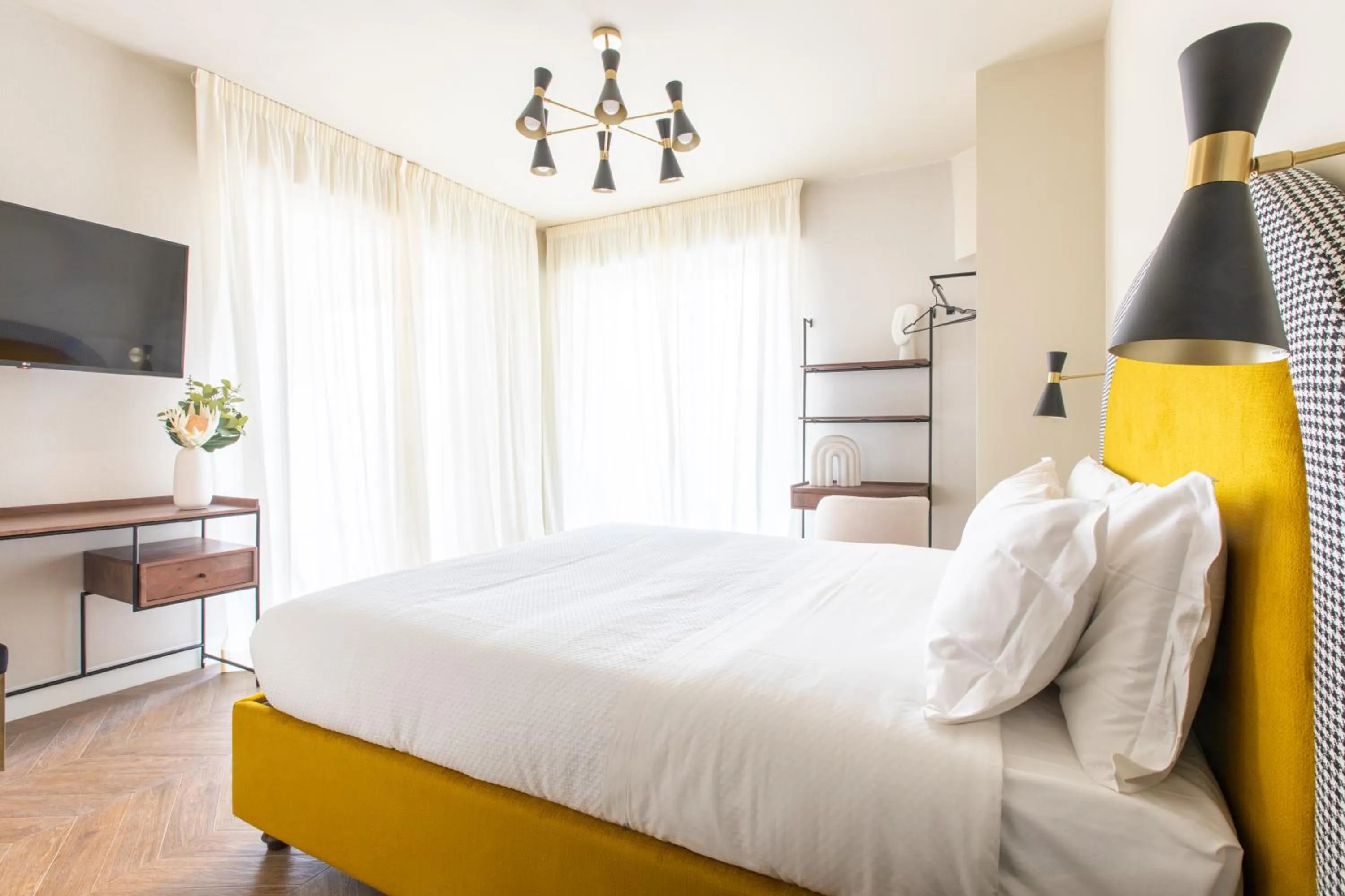 Photo of the whole room, Bed in Daplace - Corso Sempione Suites