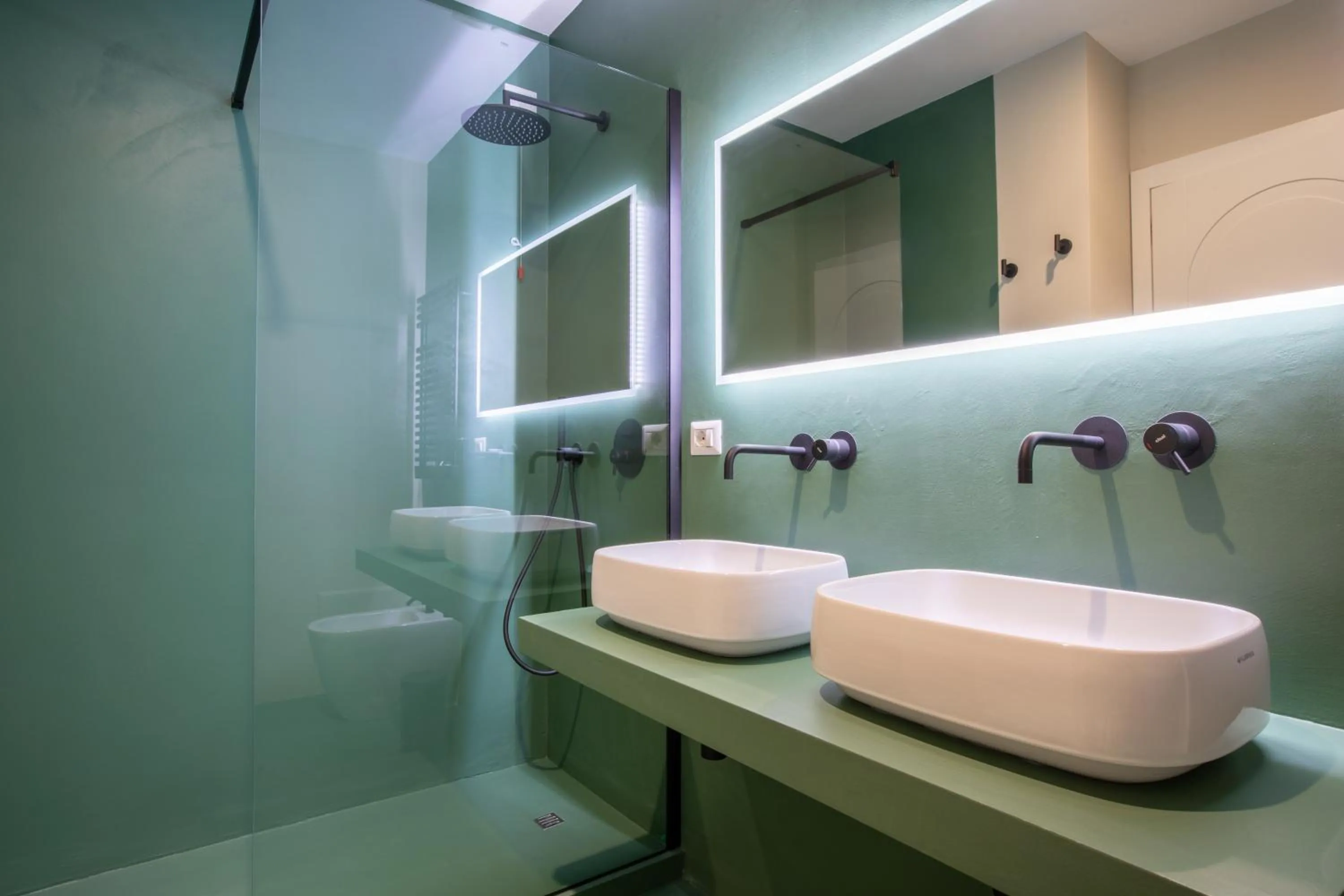 Shower in Daplace - Corso Sempione Suites