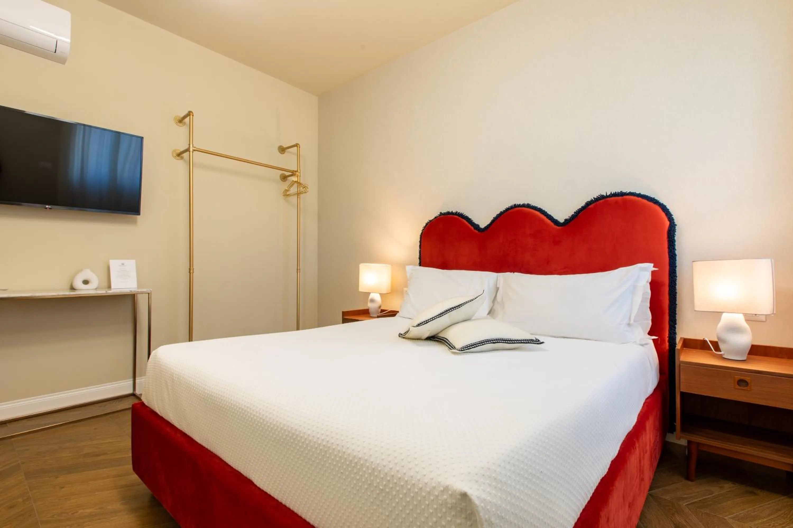 Bedroom, Bed in Daplace - Corso Sempione Suites