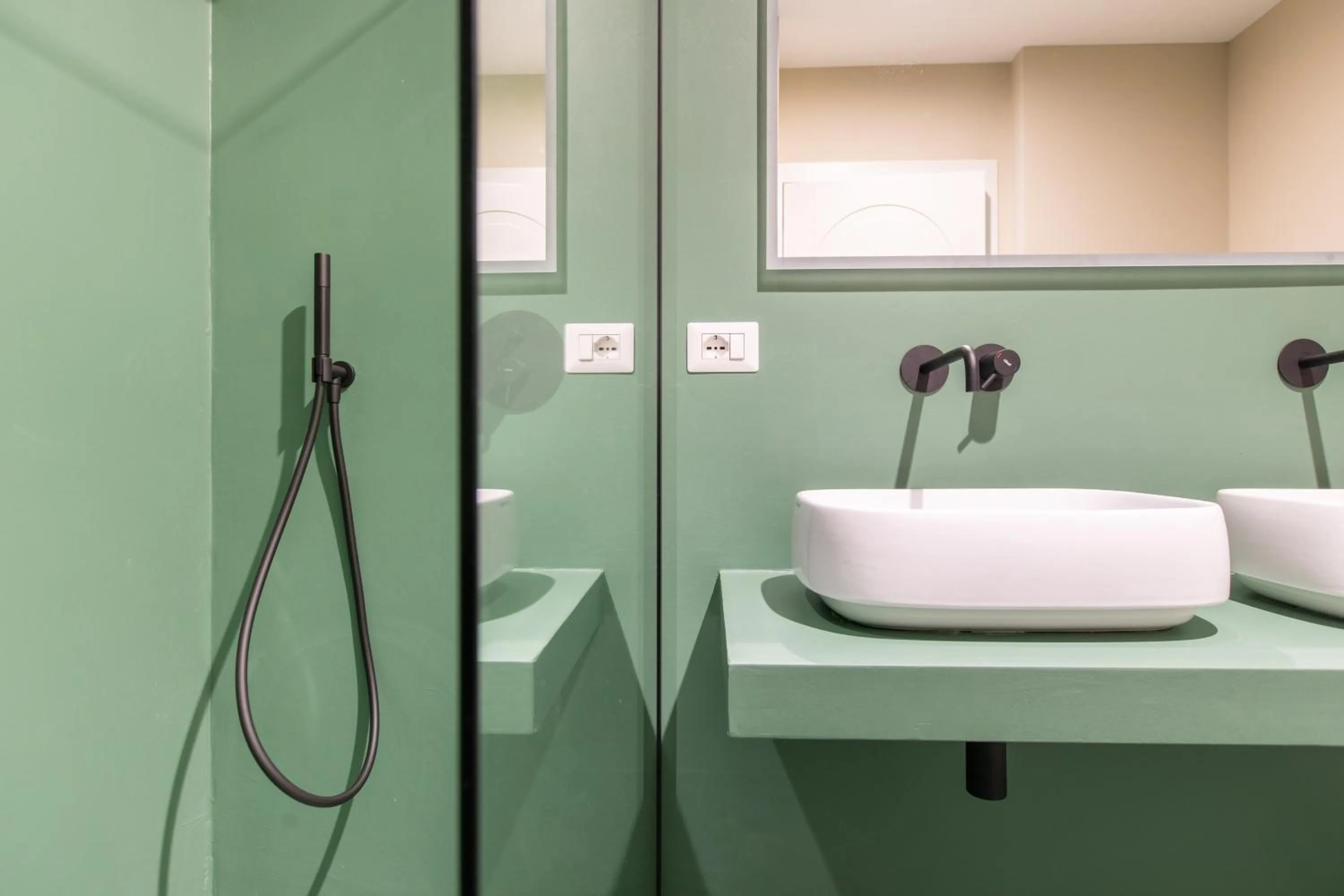 Shower in Daplace - Corso Sempione Suites