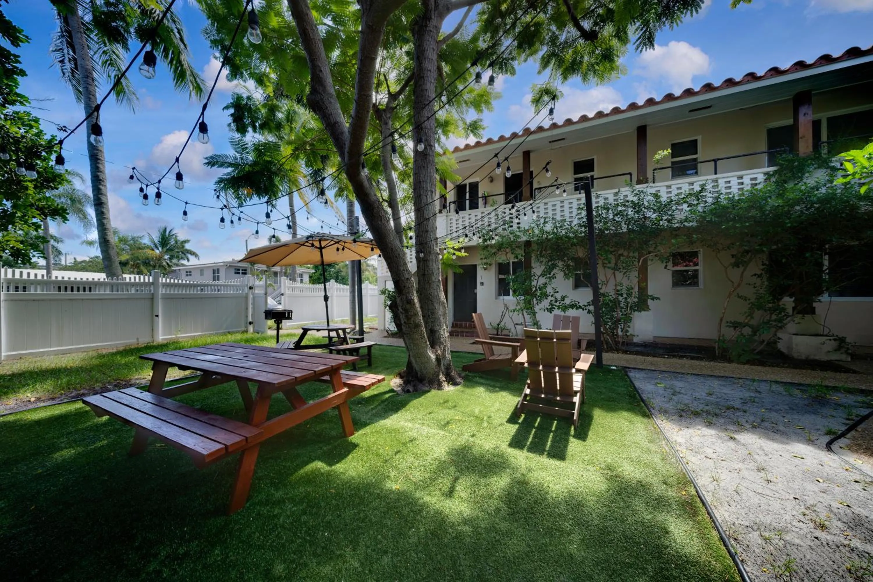 Garden view in The Leeward Apartments By Lowkl