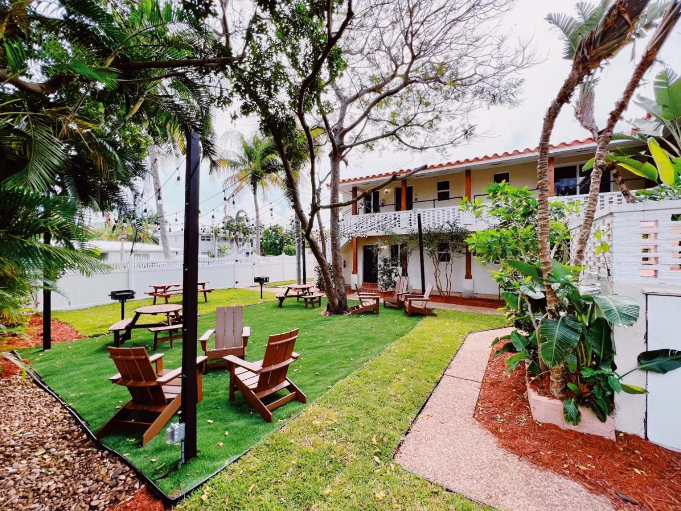 BBQ facilities in The Leeward Apartments By Lowkl
