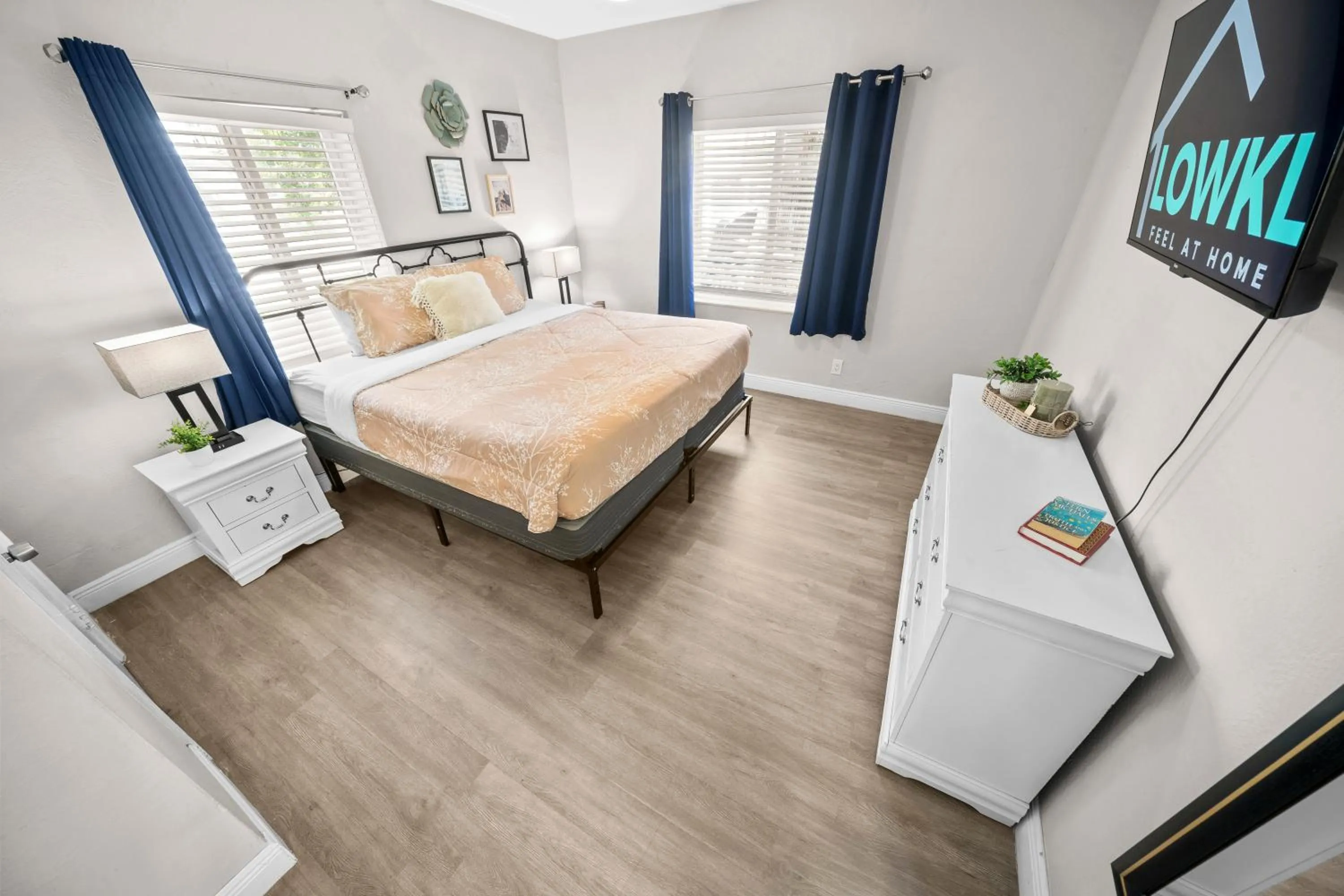 Bed in The Leeward Apartments By Lowkl