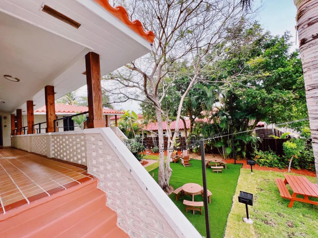 Spring in The Leeward Apartments By Lowkl