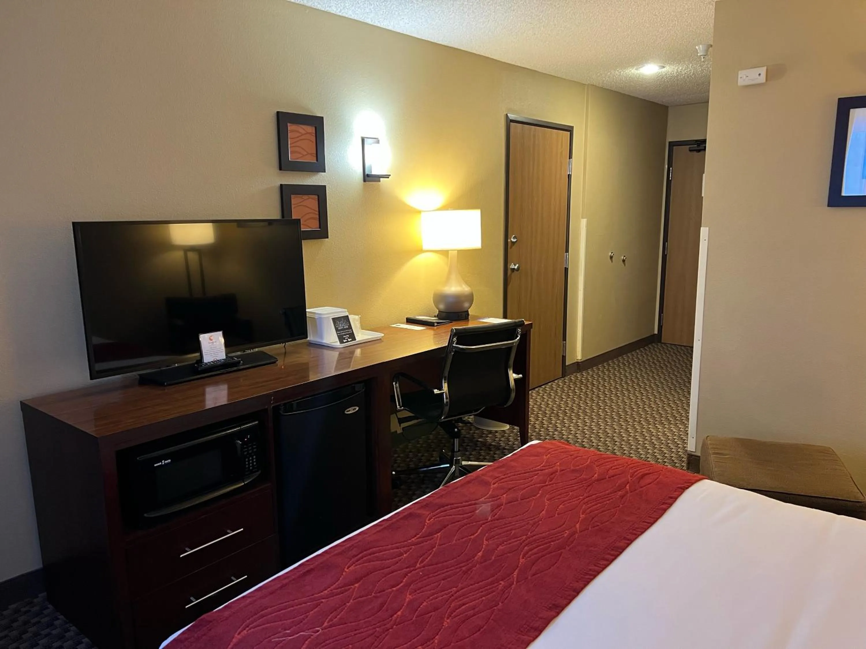 TV and multimedia, Bed in Comfort Inn Colville