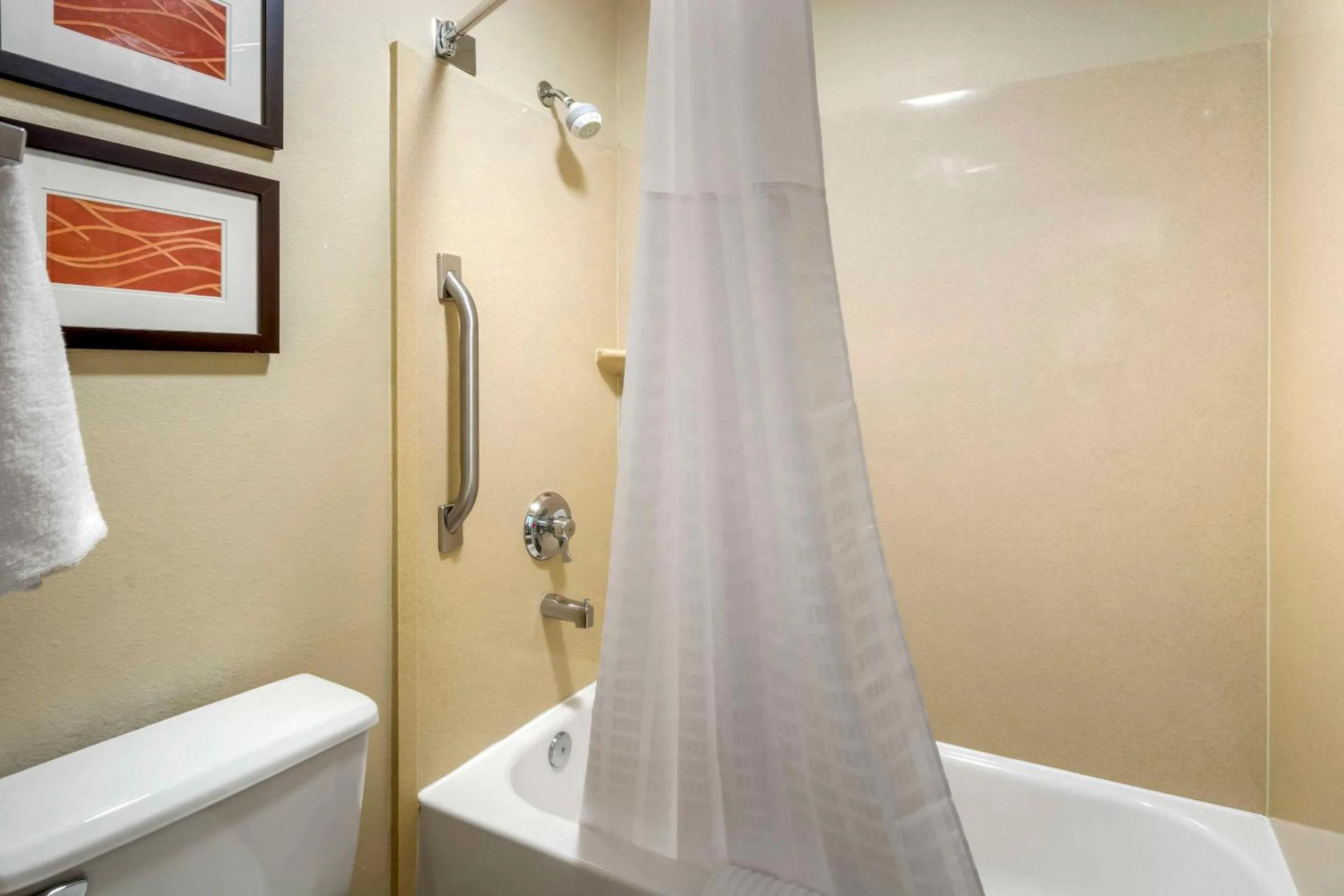 Bedroom in Comfort Inn Colville