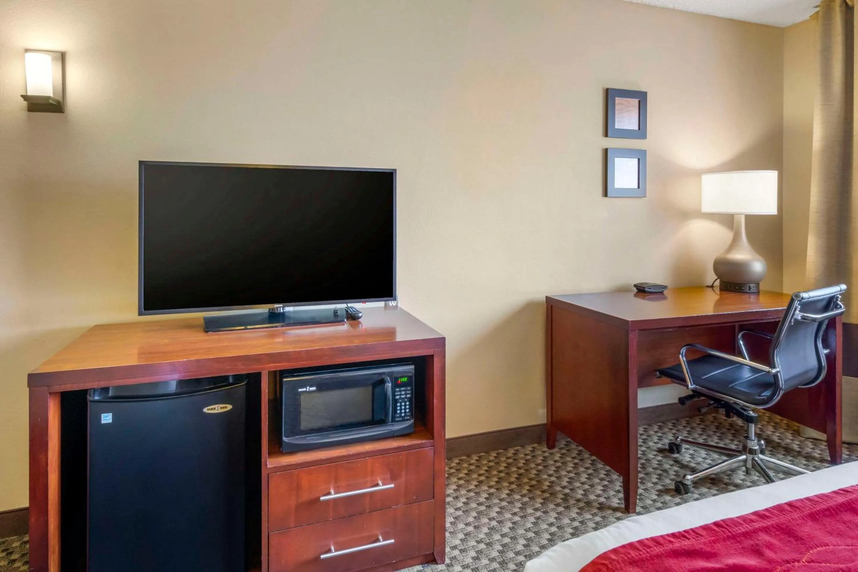 Bedroom, Bed in Comfort Inn Colville