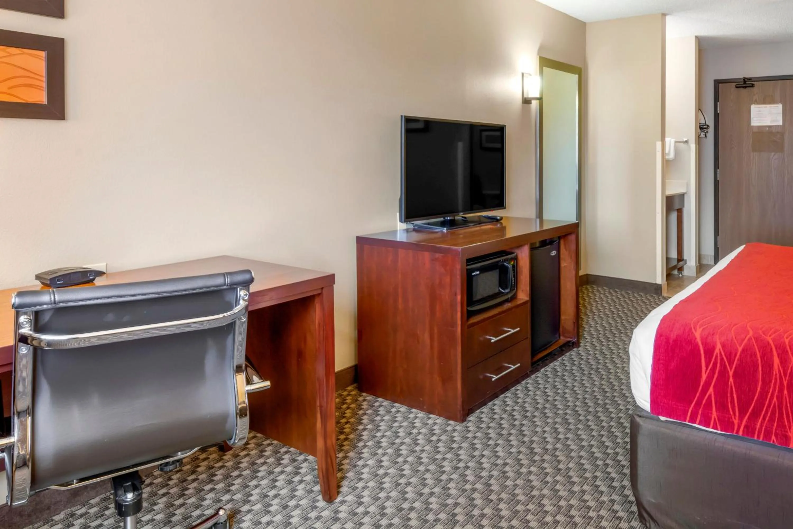 TV and multimedia, Bed in Comfort Inn Colville