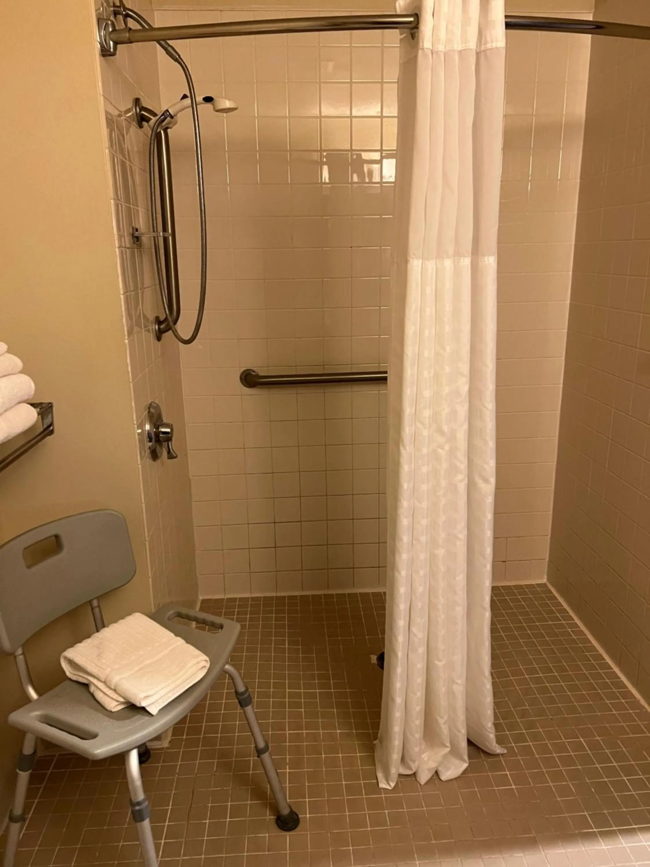 Shower in Comfort Inn Colville
